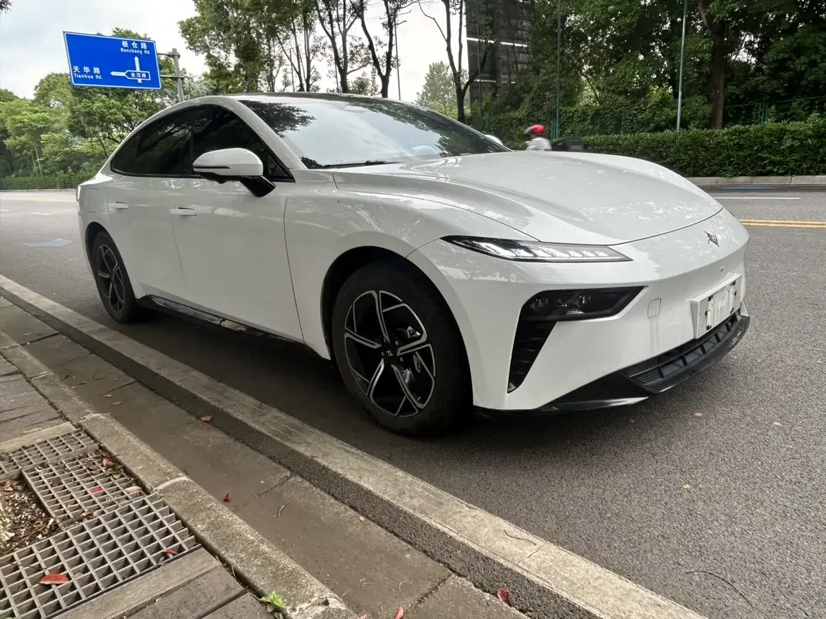 Dongfeng Yipai 007  из Китая