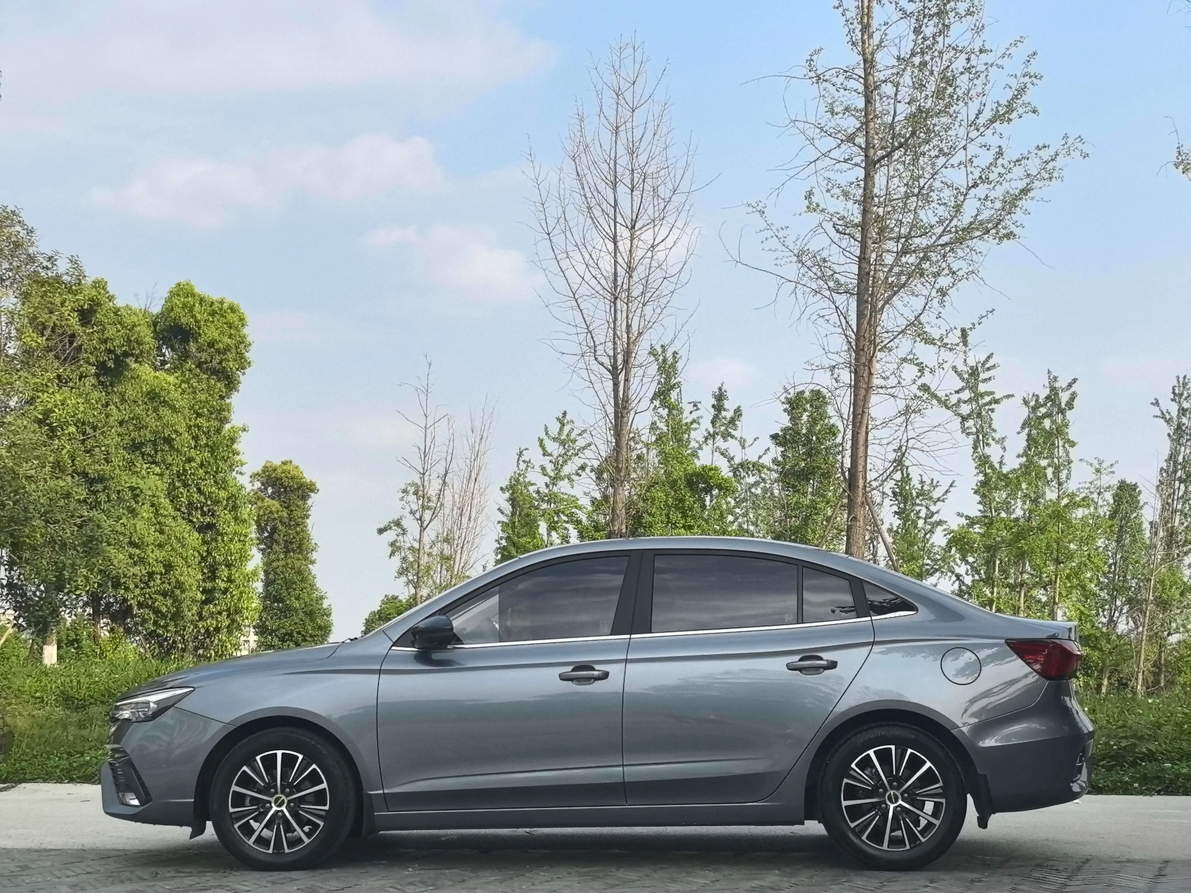 Roewe i5