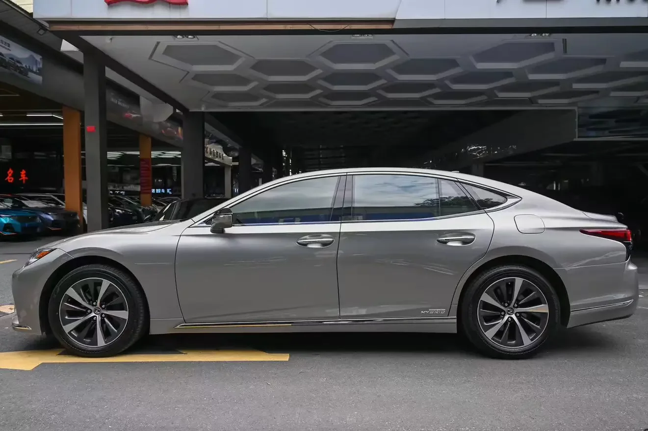 Lexus LS