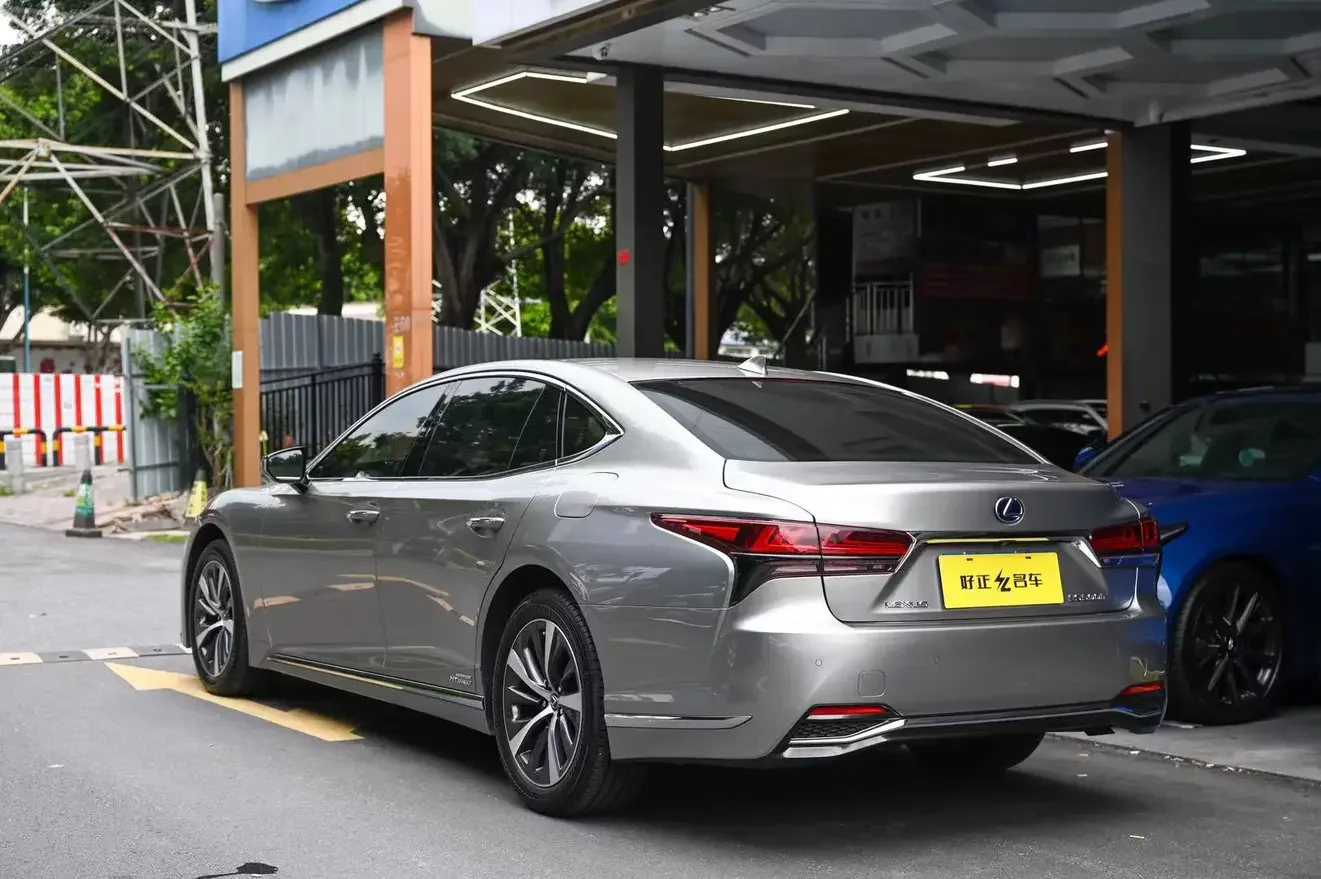 Lexus LS