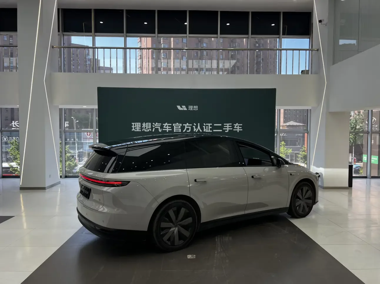 Li Ideal i8