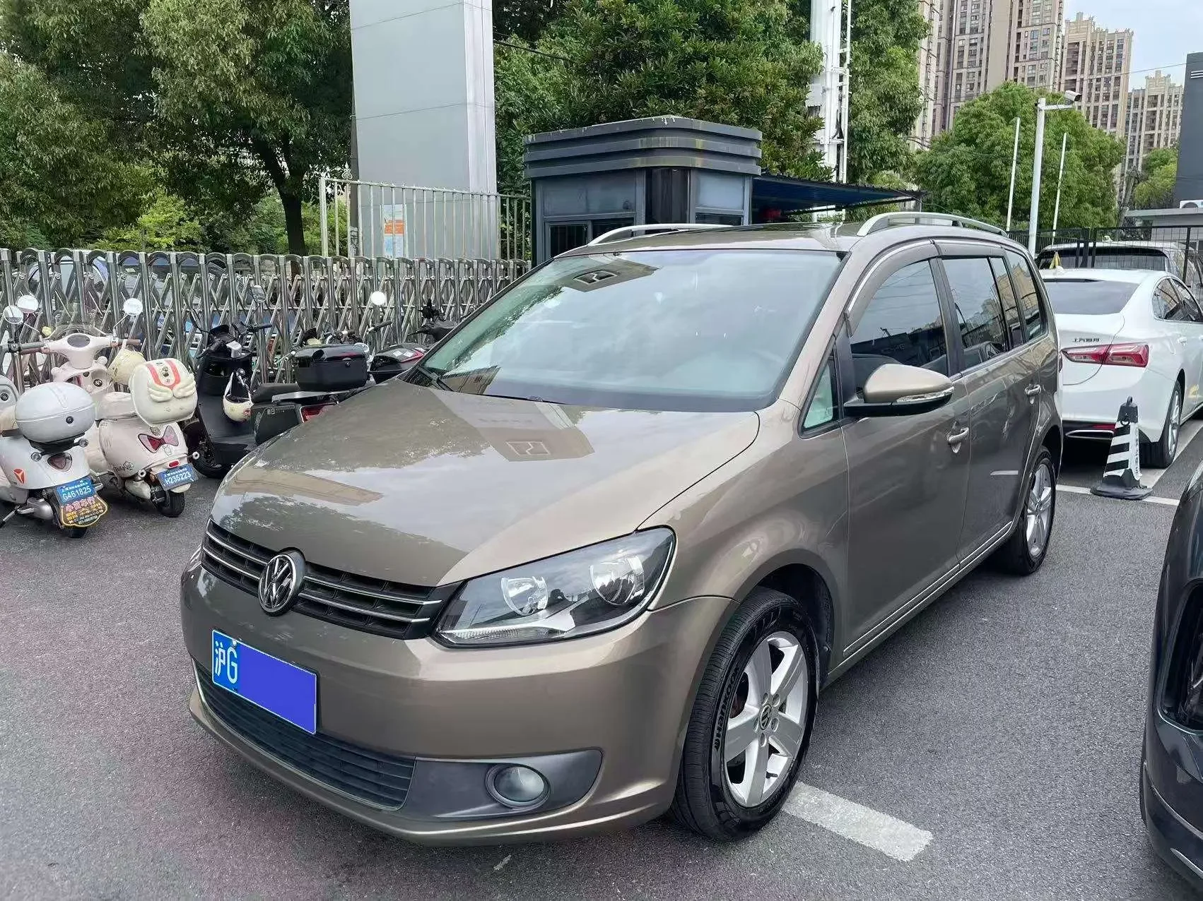 Volkswagen Touran  из Китая