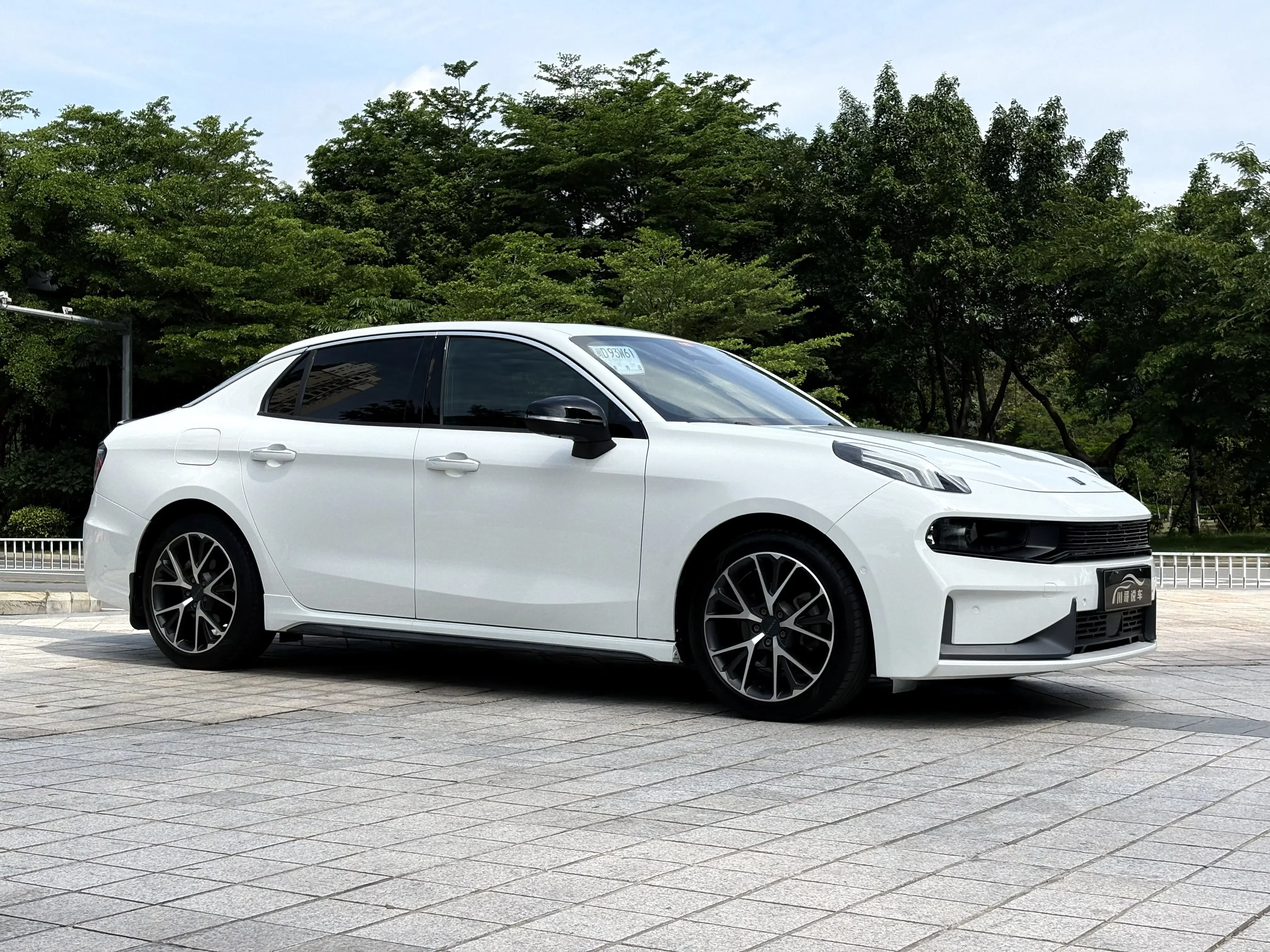 Lynk & Co 03