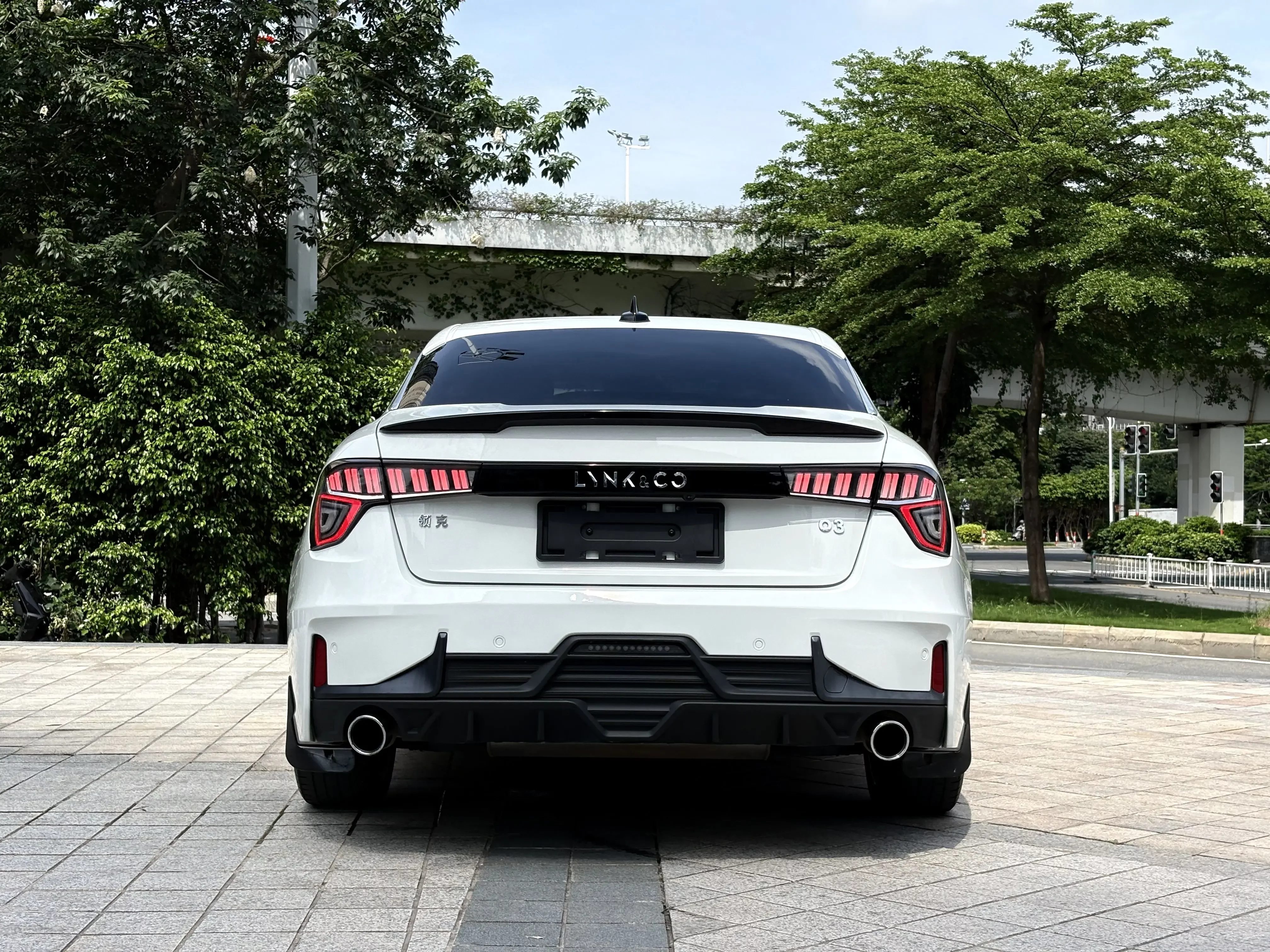Lynk & Co 03