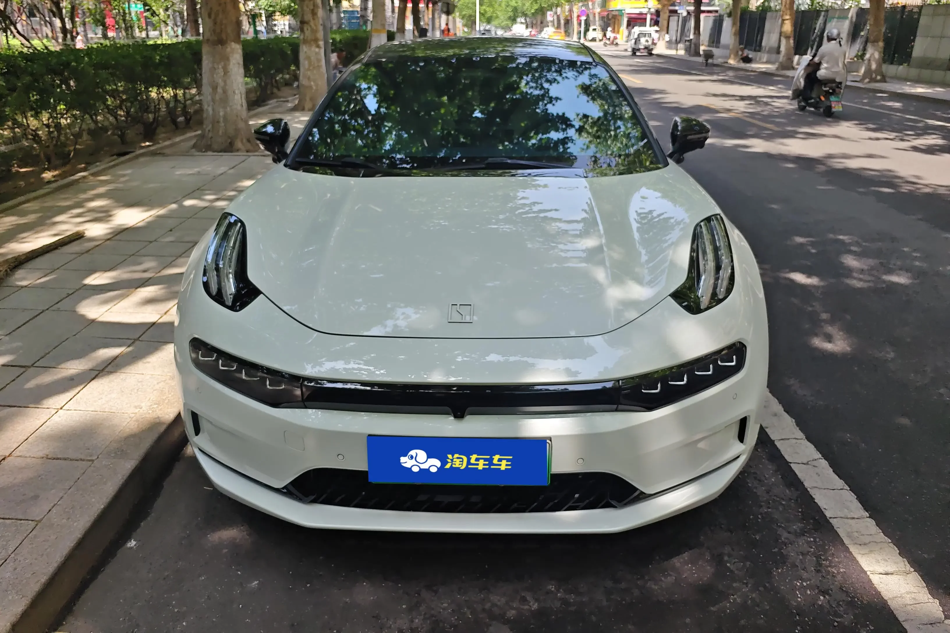 ZEEKR 001