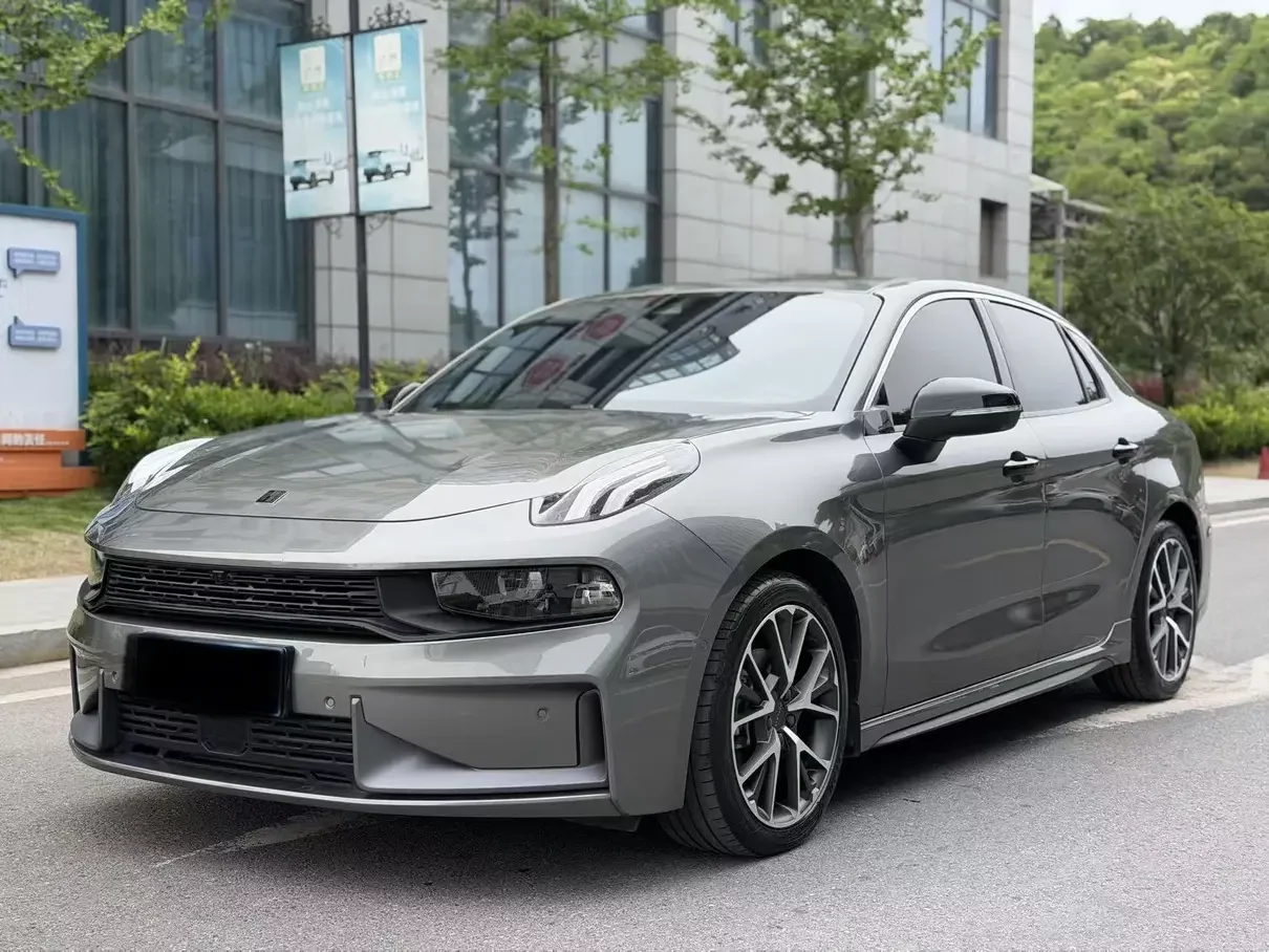 Lynk & Co 03
