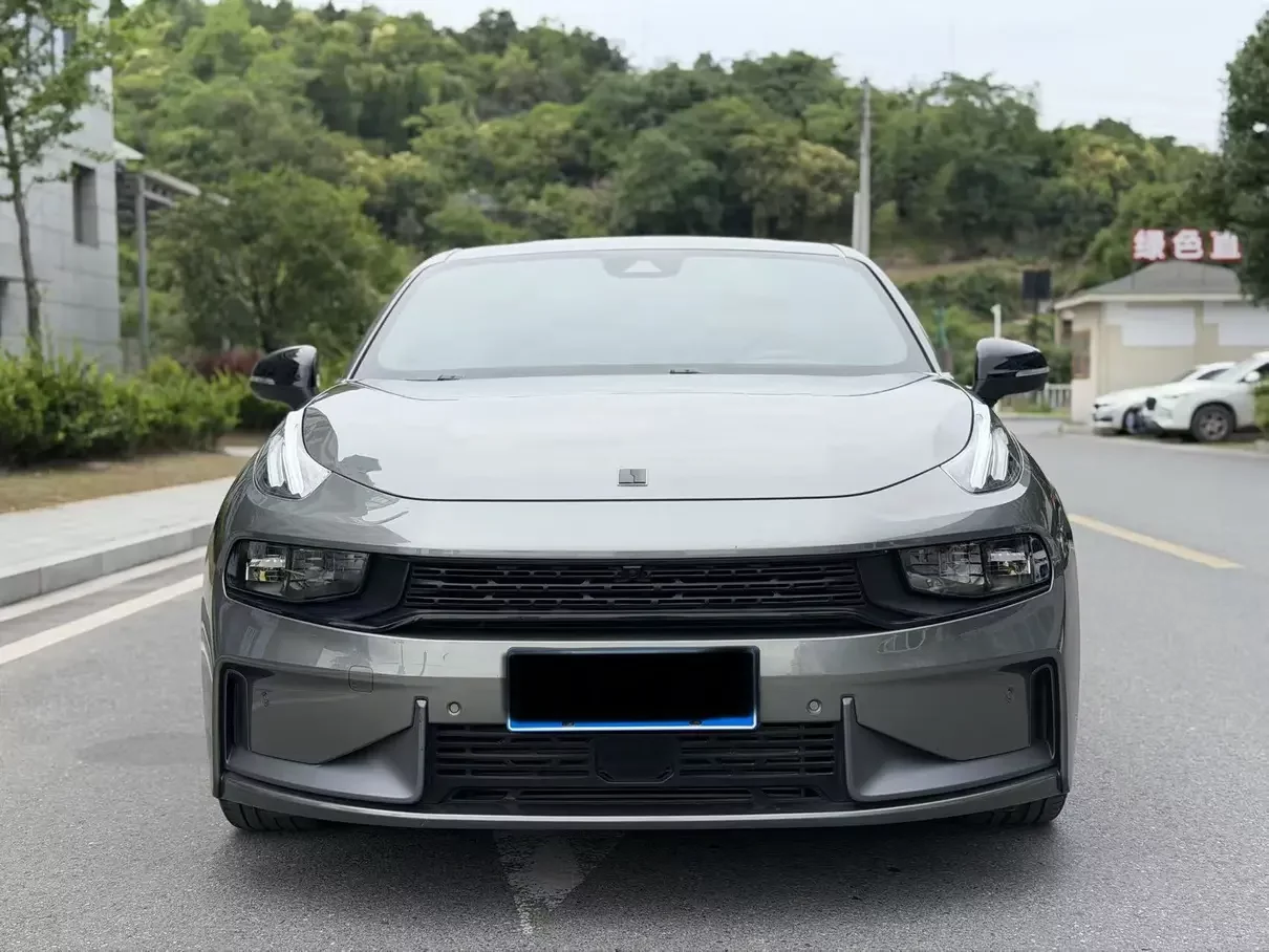 Lynk & Co 03