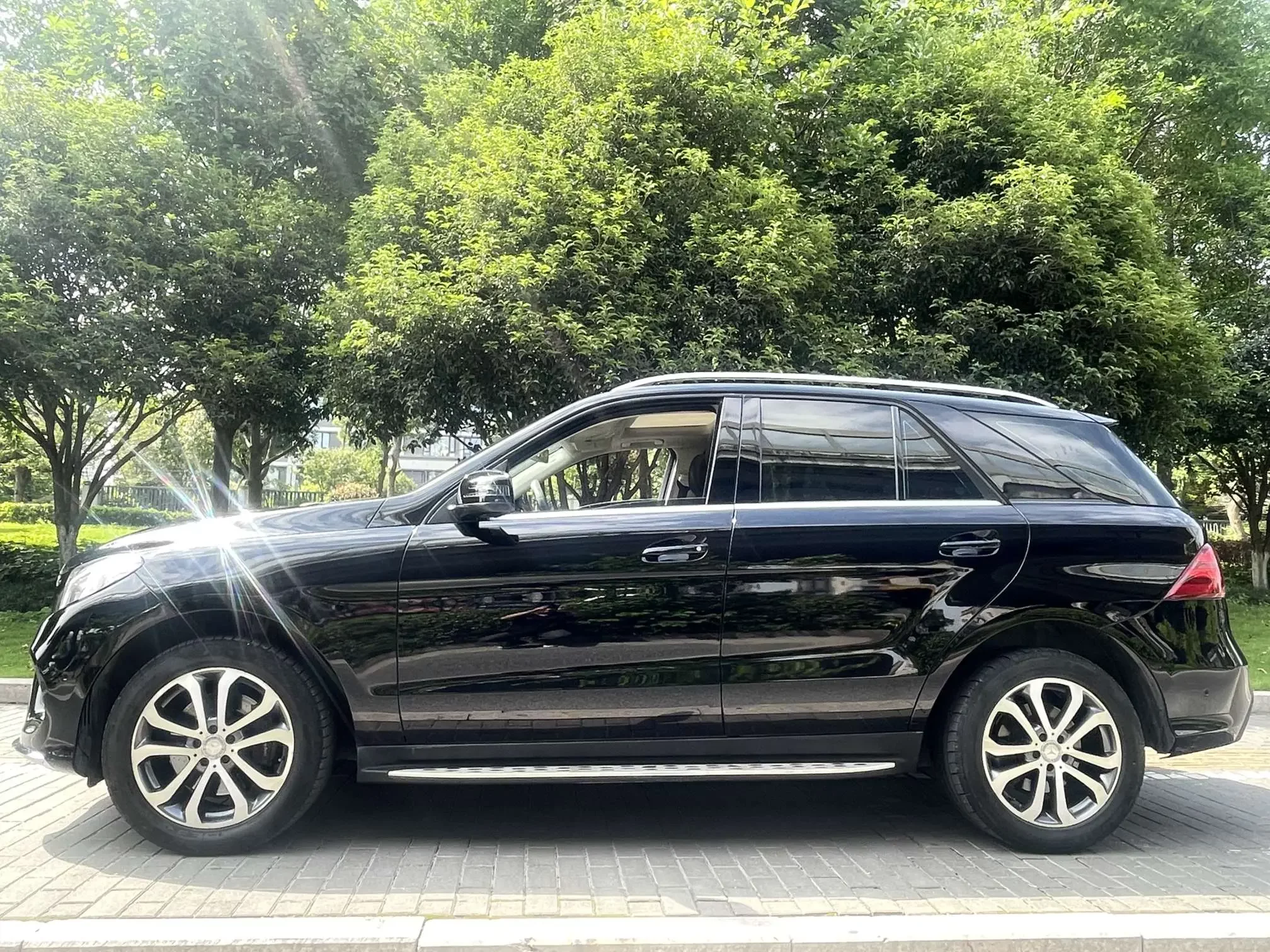 Mercedes-Benz GLE (Imported)