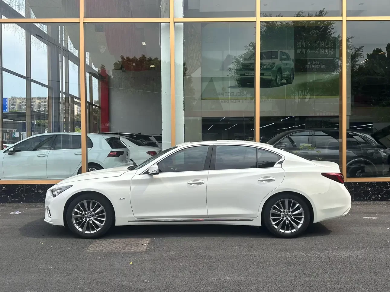 Infiniti Q50L