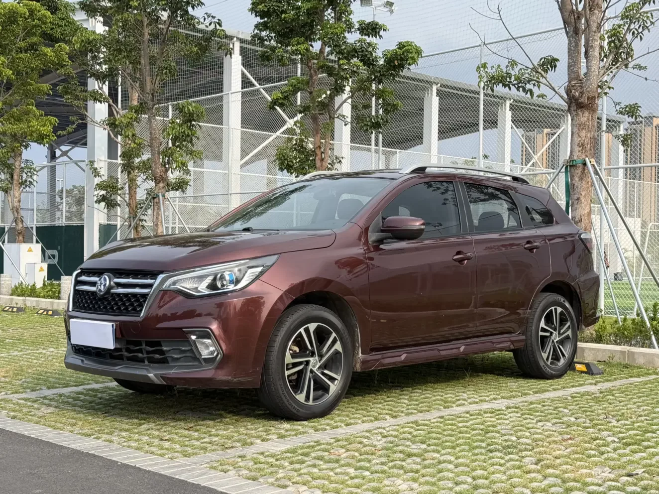 Kai Chen Venucia T70