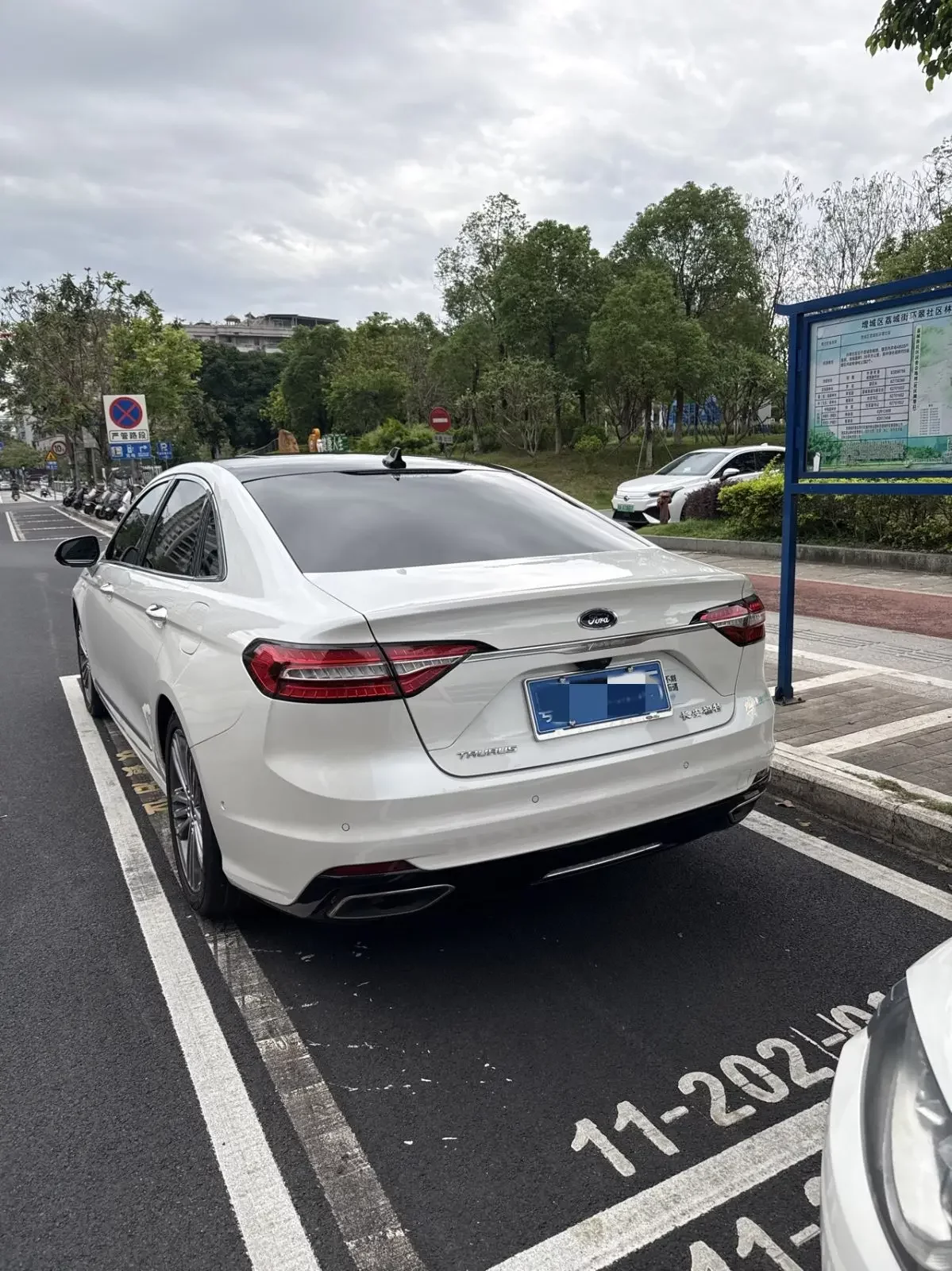 Ford Taurus