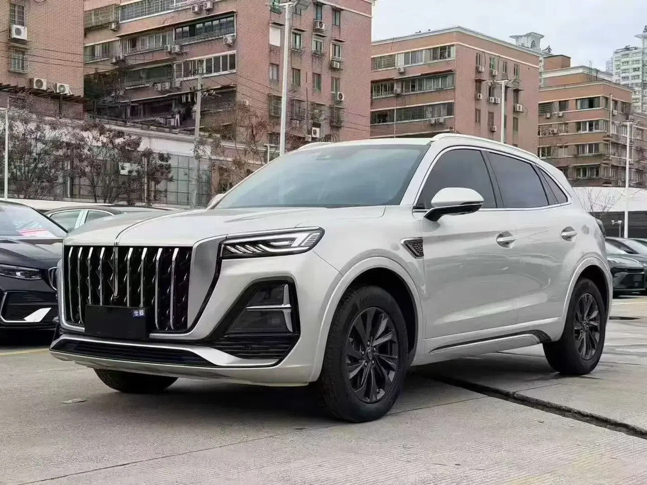 Hongqi HS5