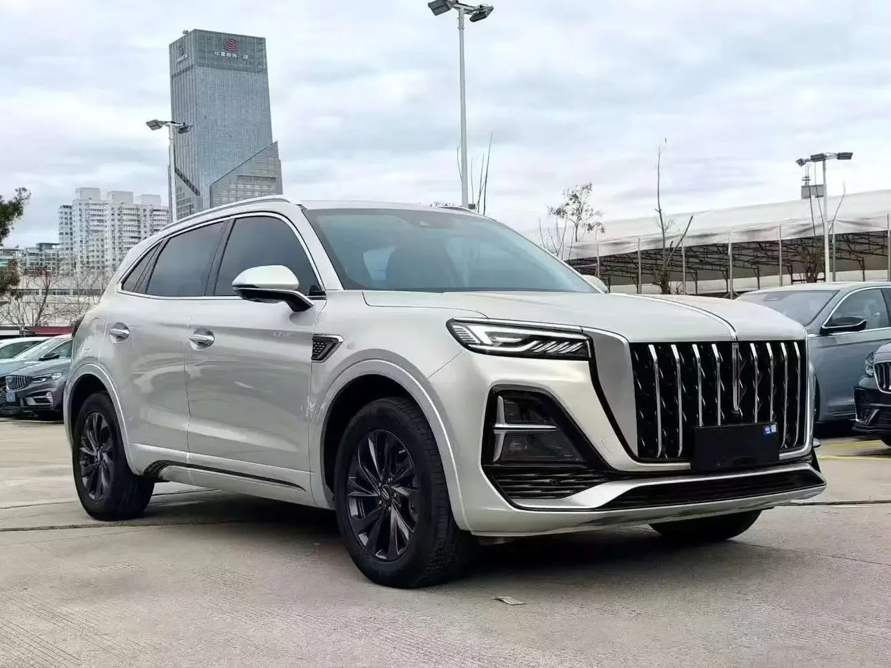 Hongqi HS5