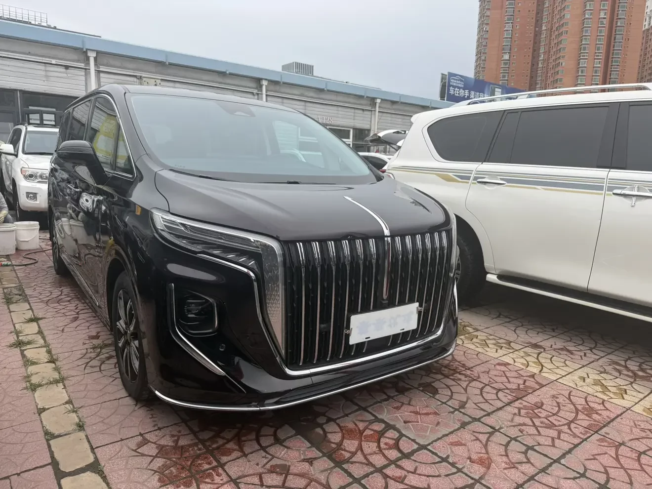 Hongqi HQ9
