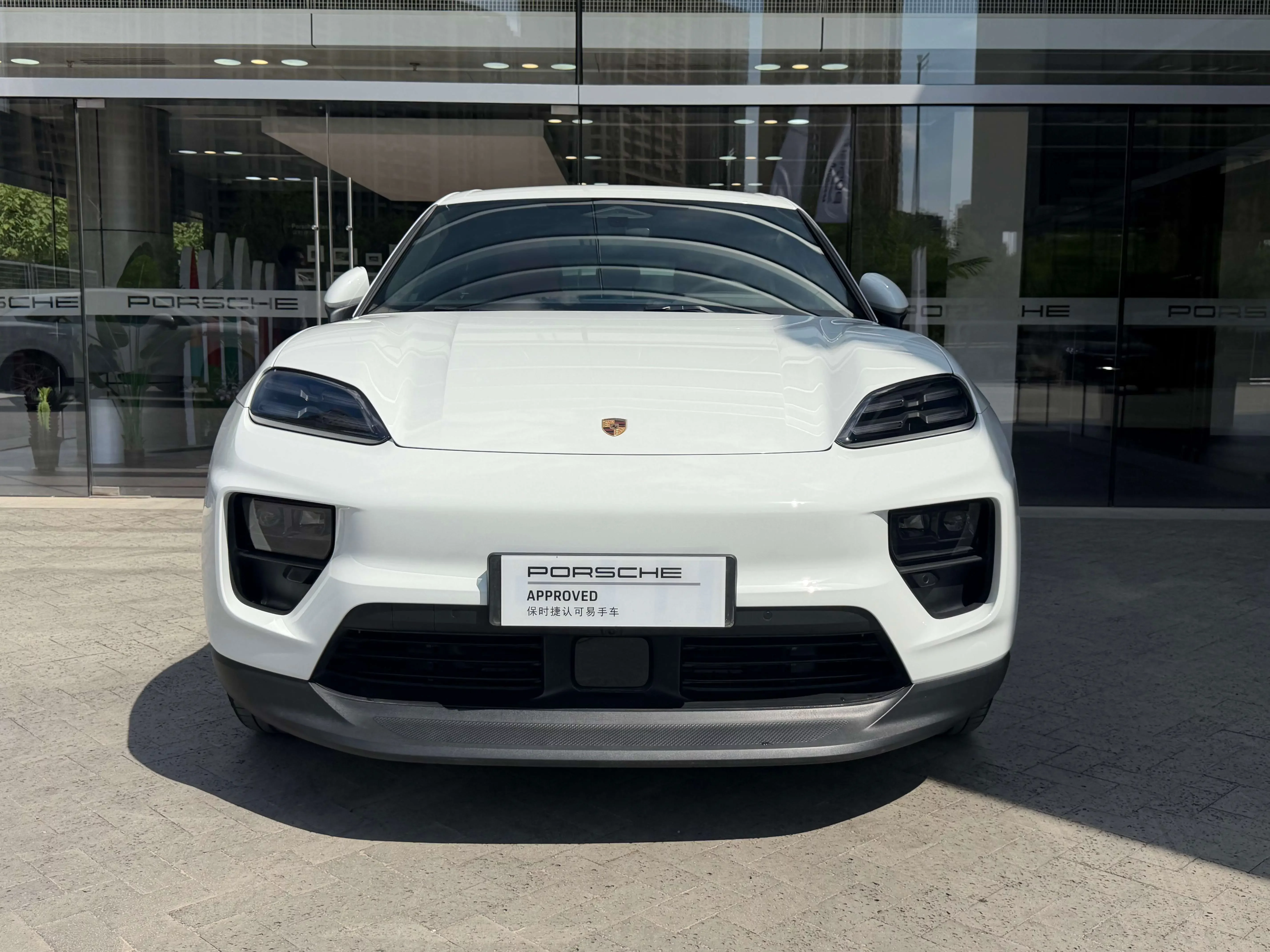 Porsche Macan EV