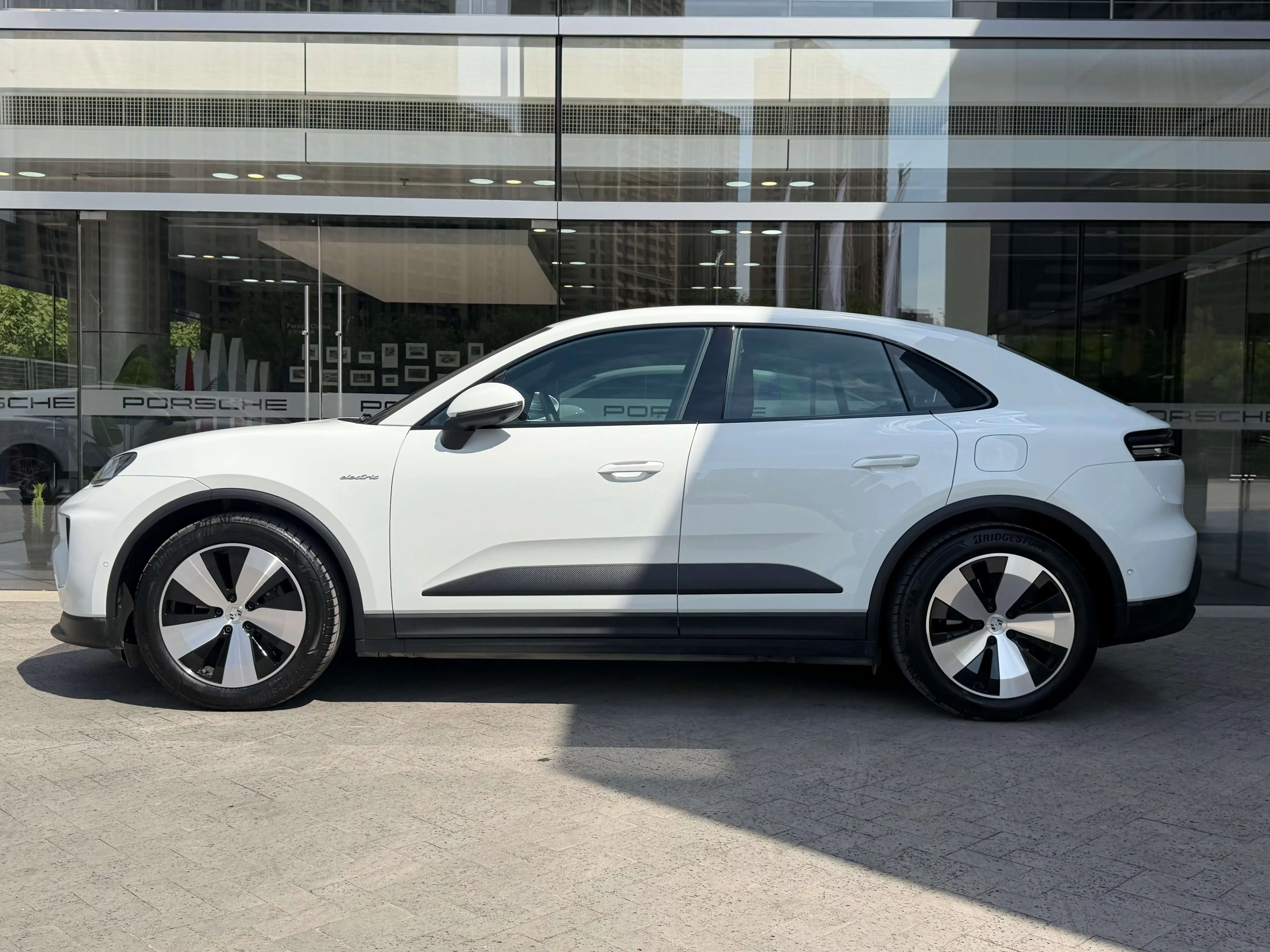 Porsche Macan EV