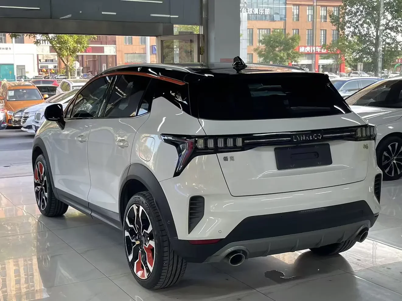 Lynk & Co 06