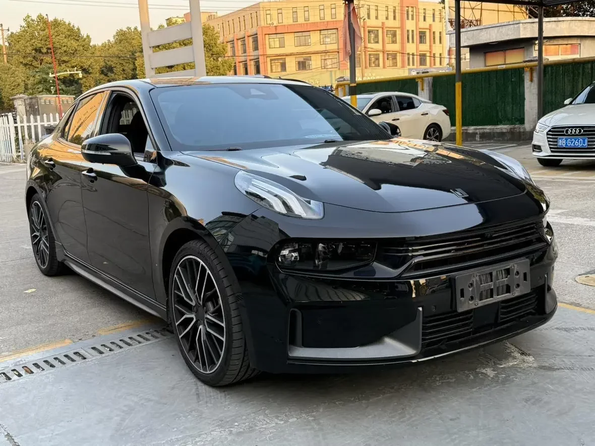 Lynk & Co 03