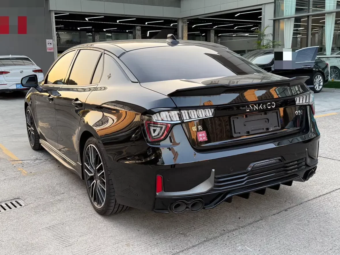 Lynk & Co 03