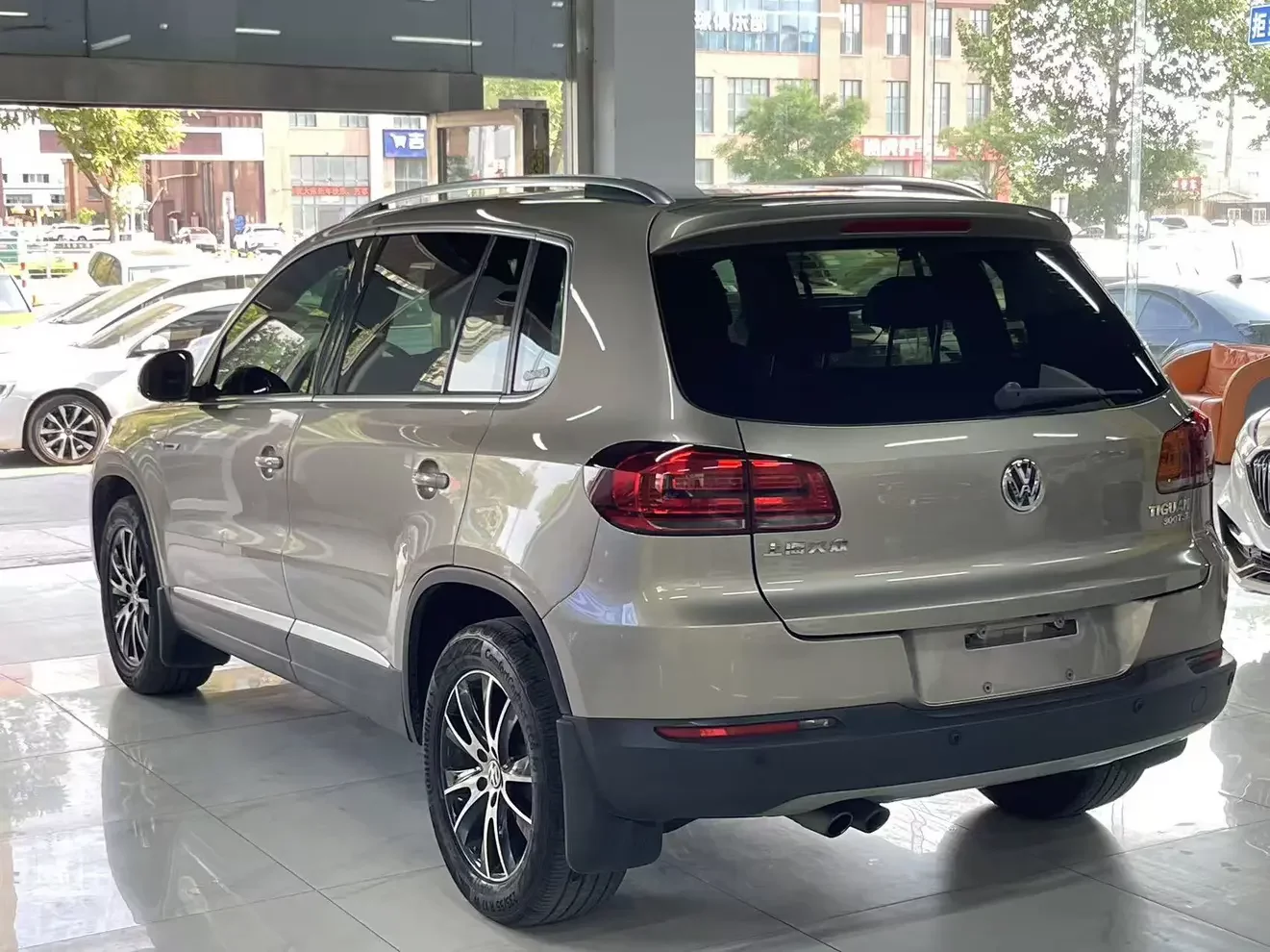 Volkswagen Tiguan (Tharu)