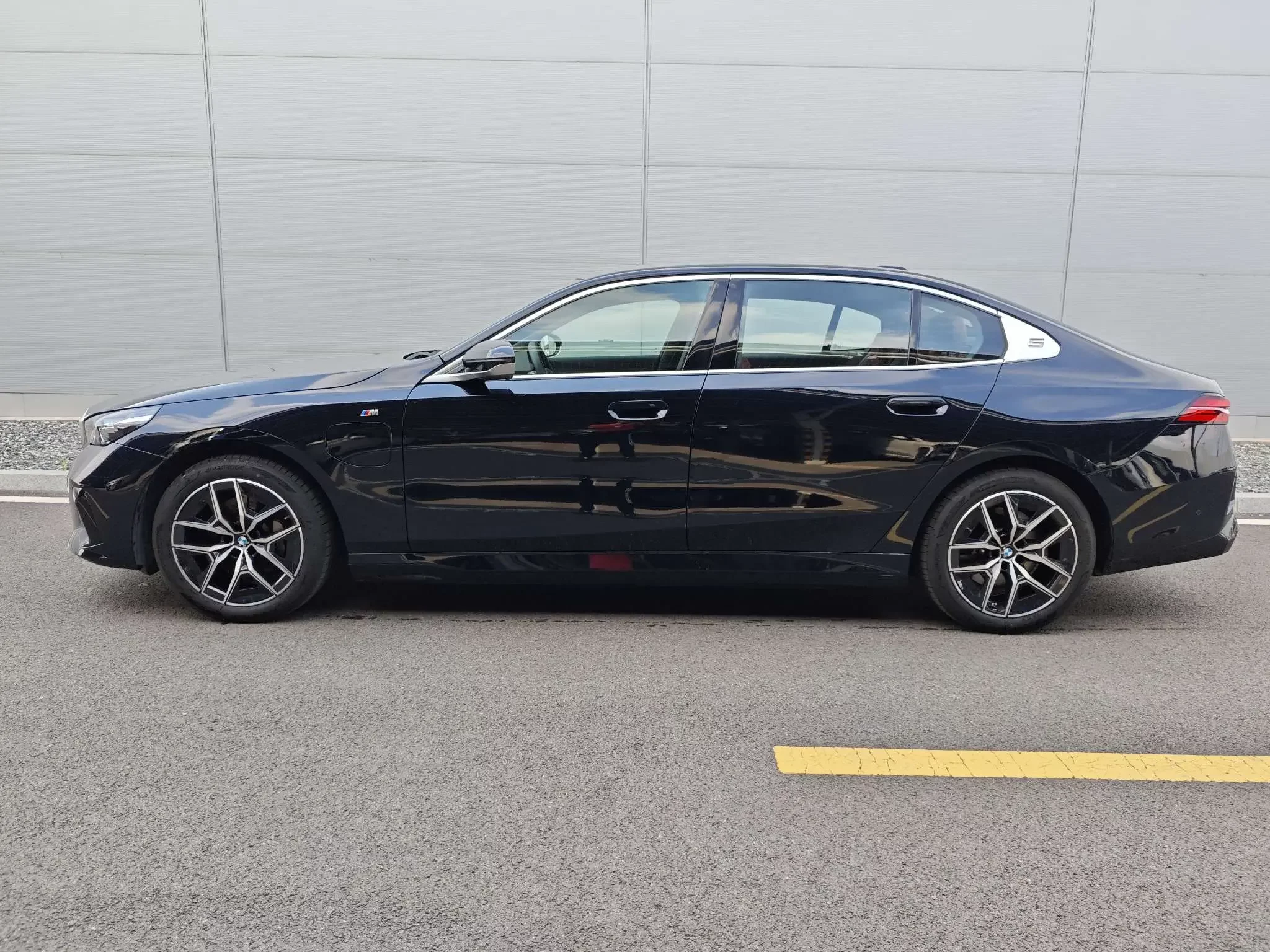 BMW i5