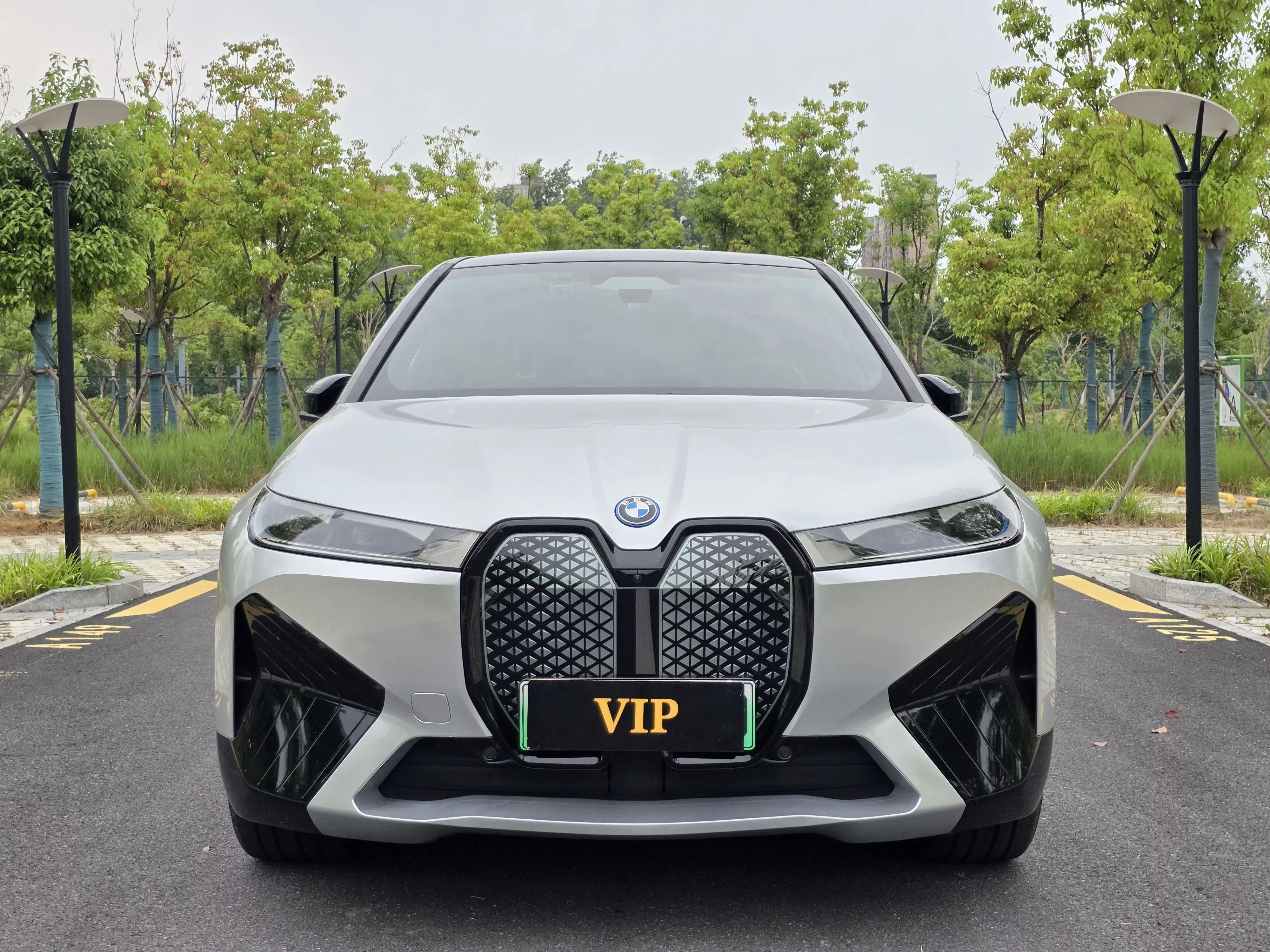BMW iX