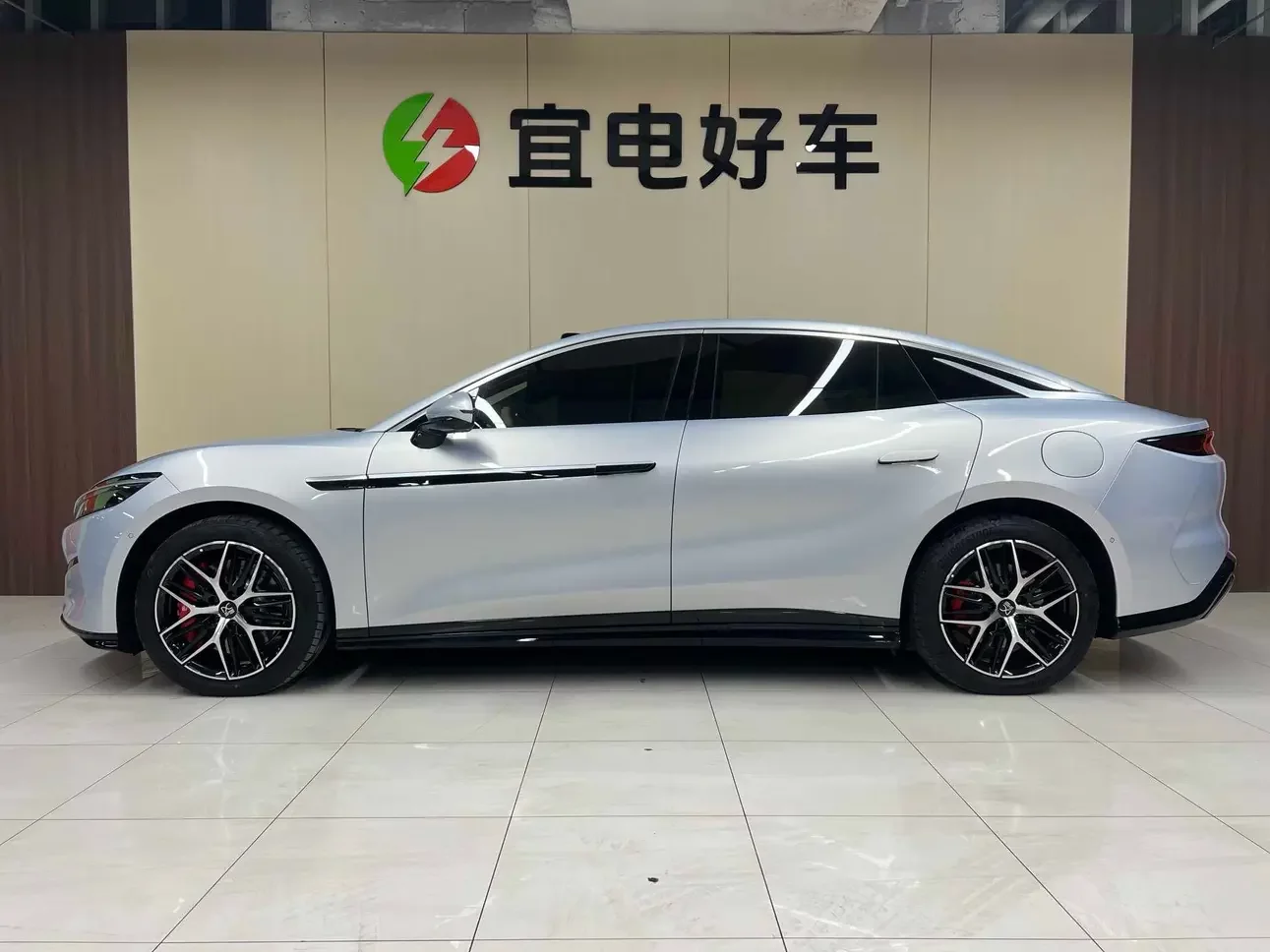 BYD Han L EV