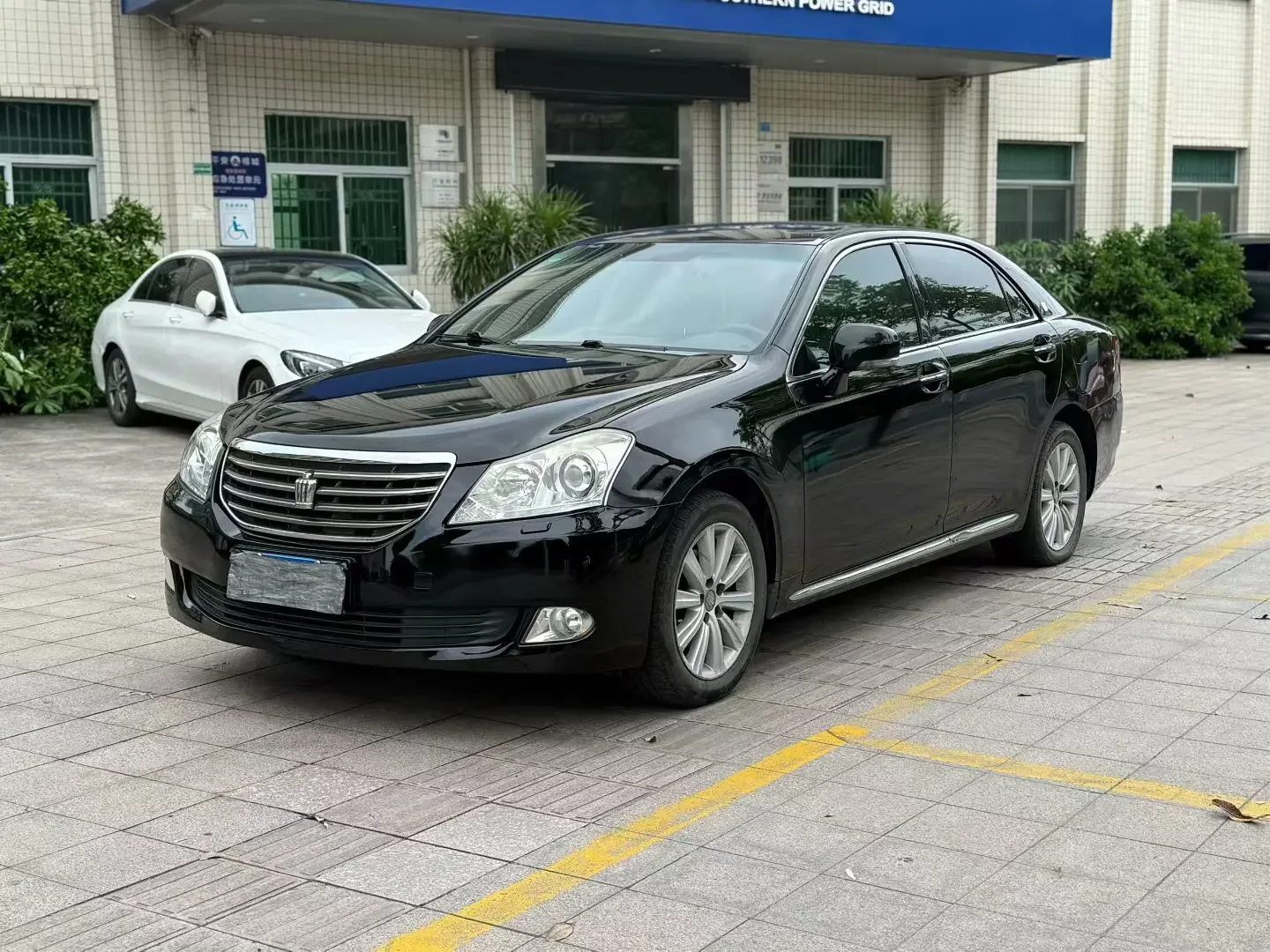 Toyota crown