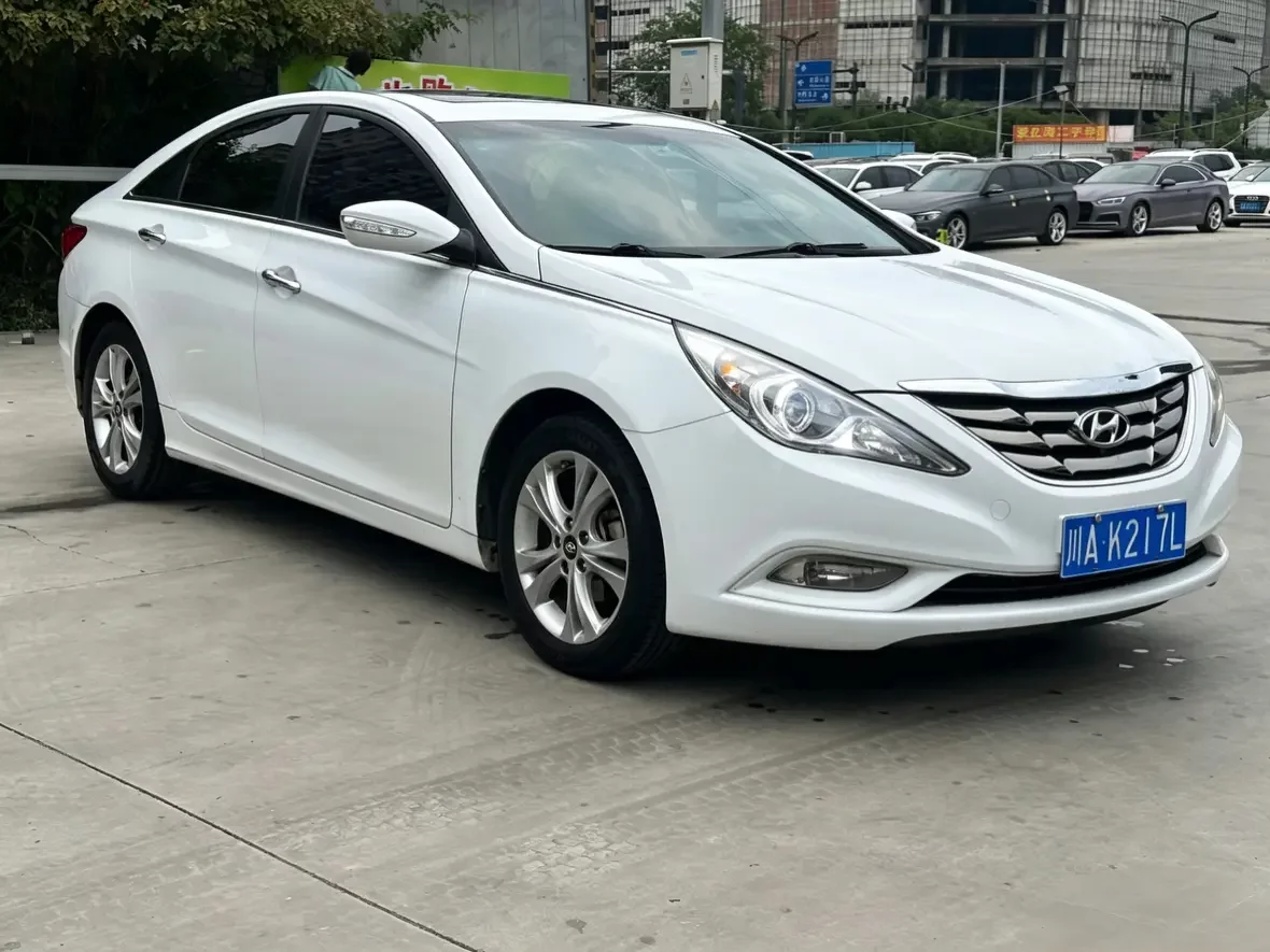 Hyundai sonata eight