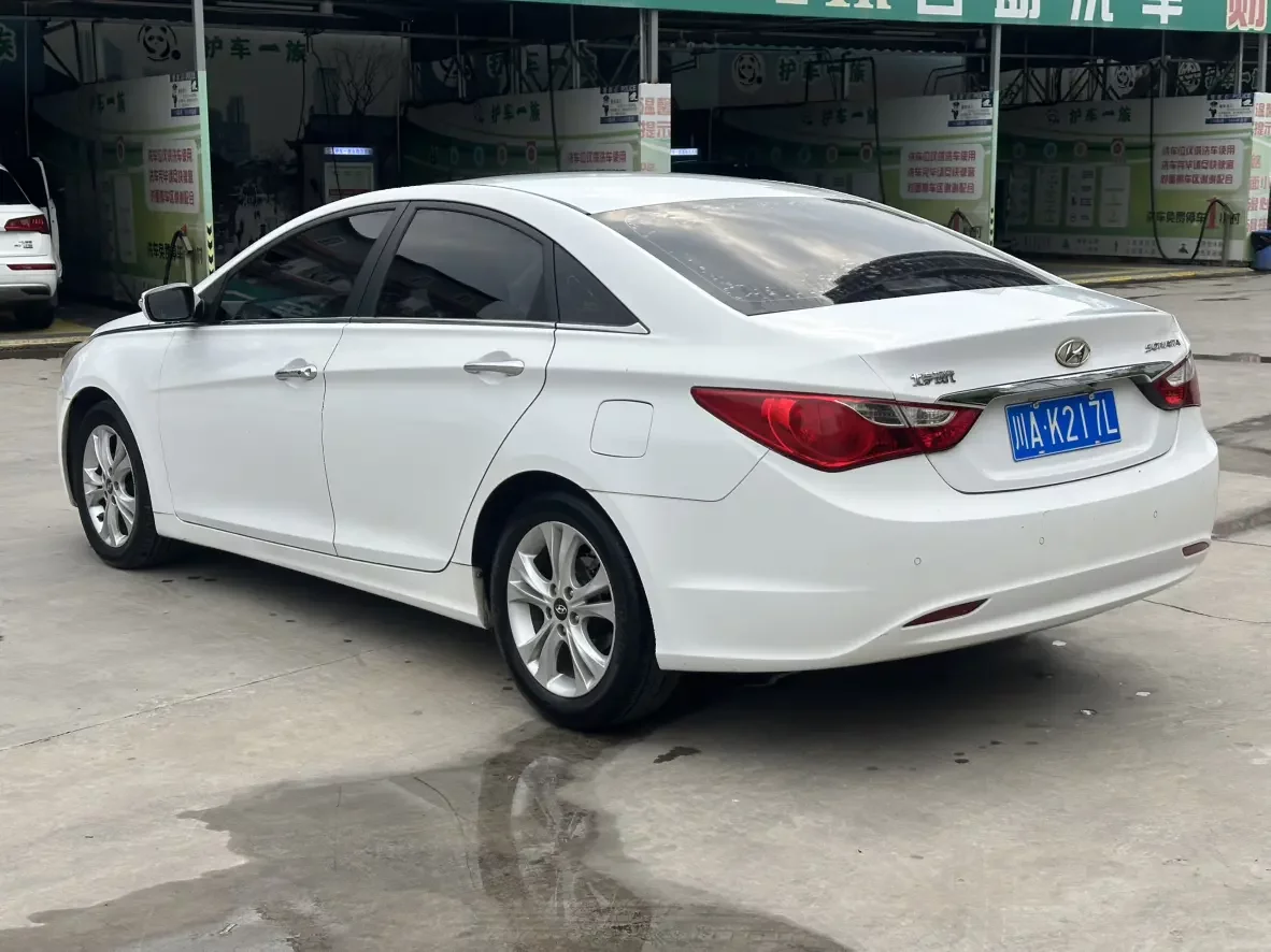 Hyundai sonata eight