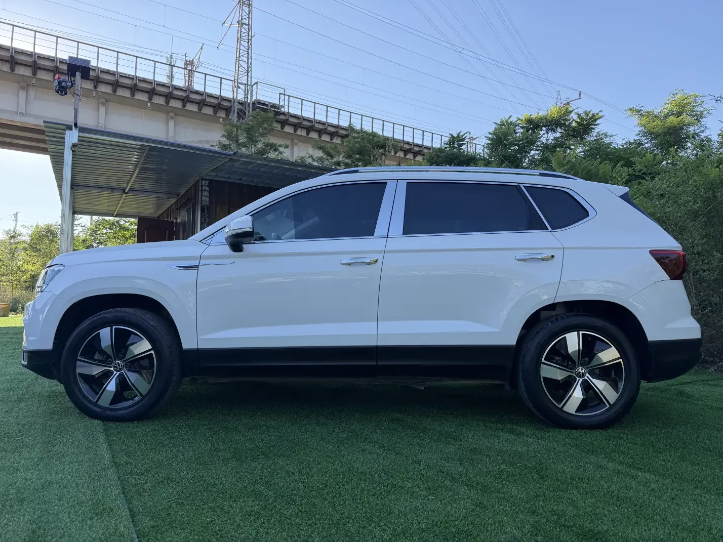 Volkswagen Tharu