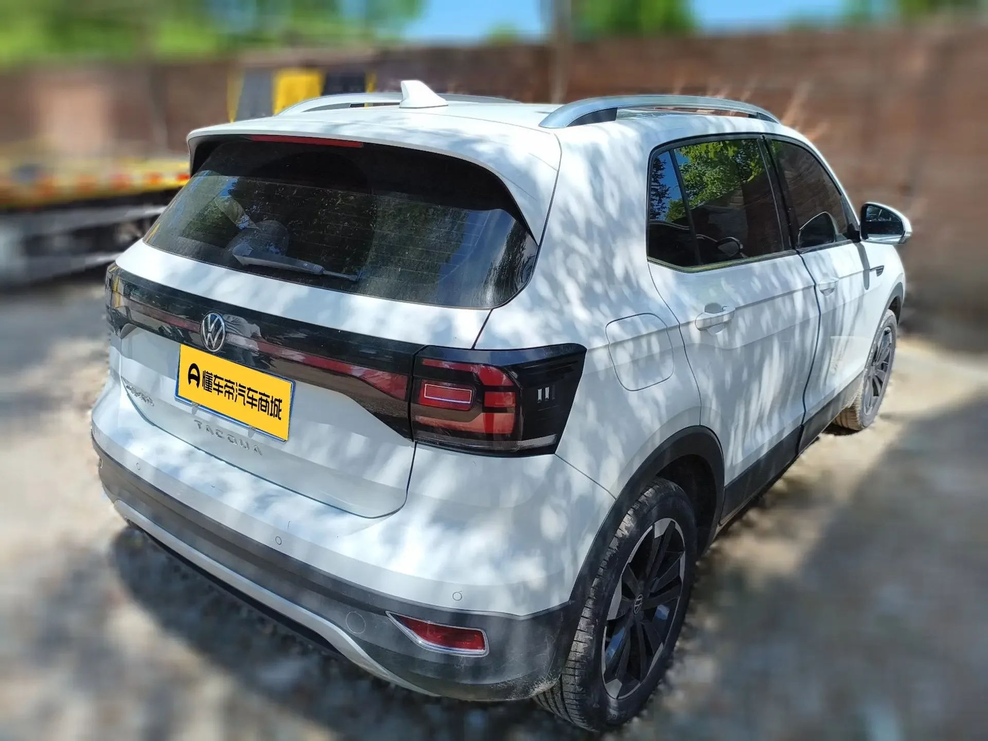 Volkswagen Explore the shadows
