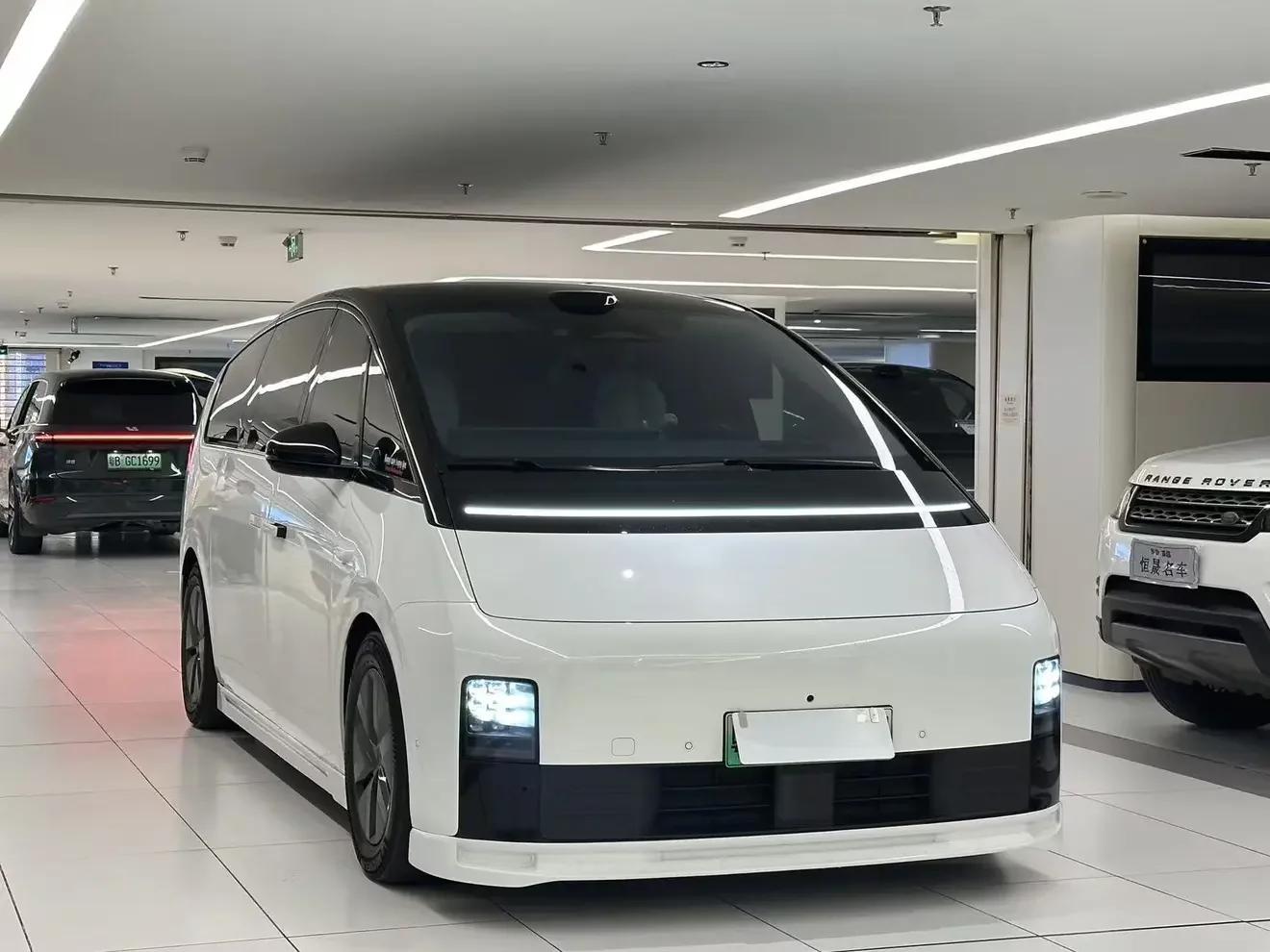 Lixiang MEGA