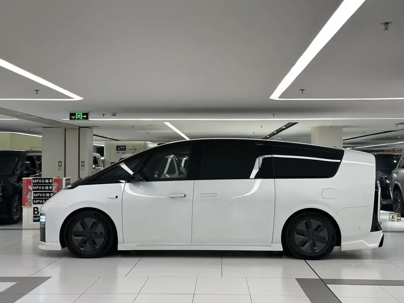 Lixiang MEGA