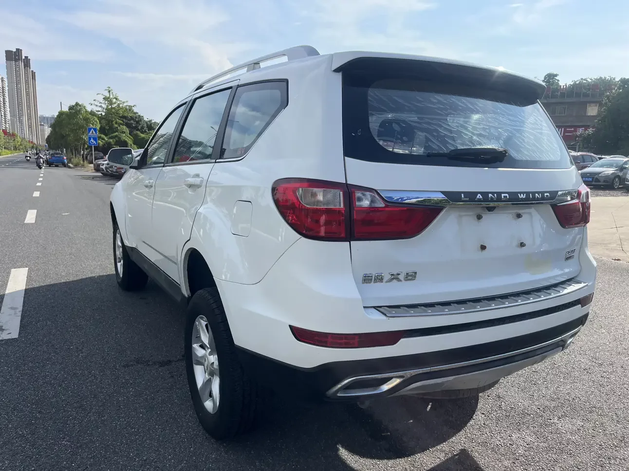 Lu Feng Landwind X8