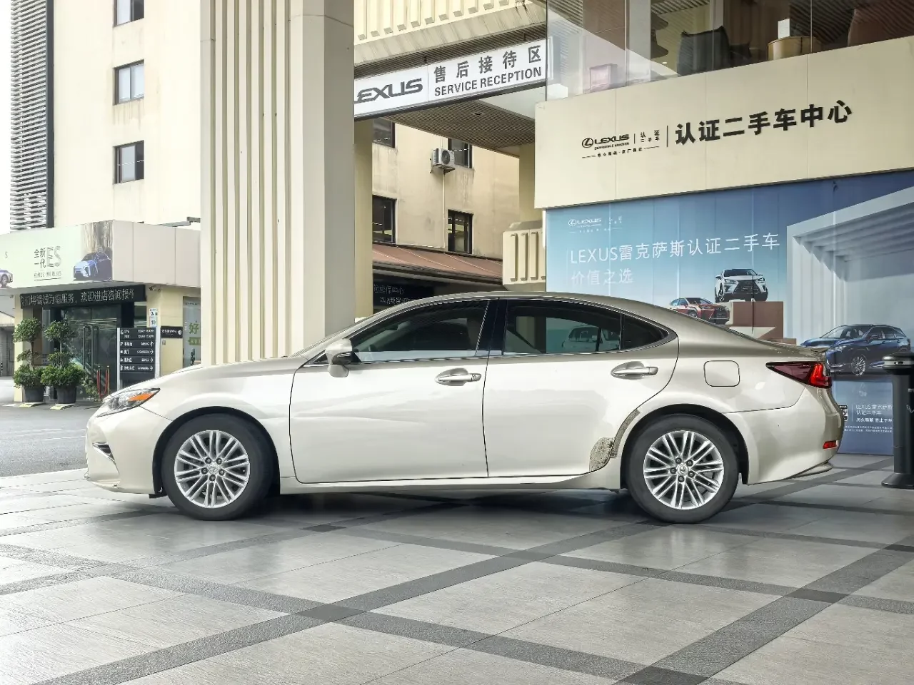 Lexus ES