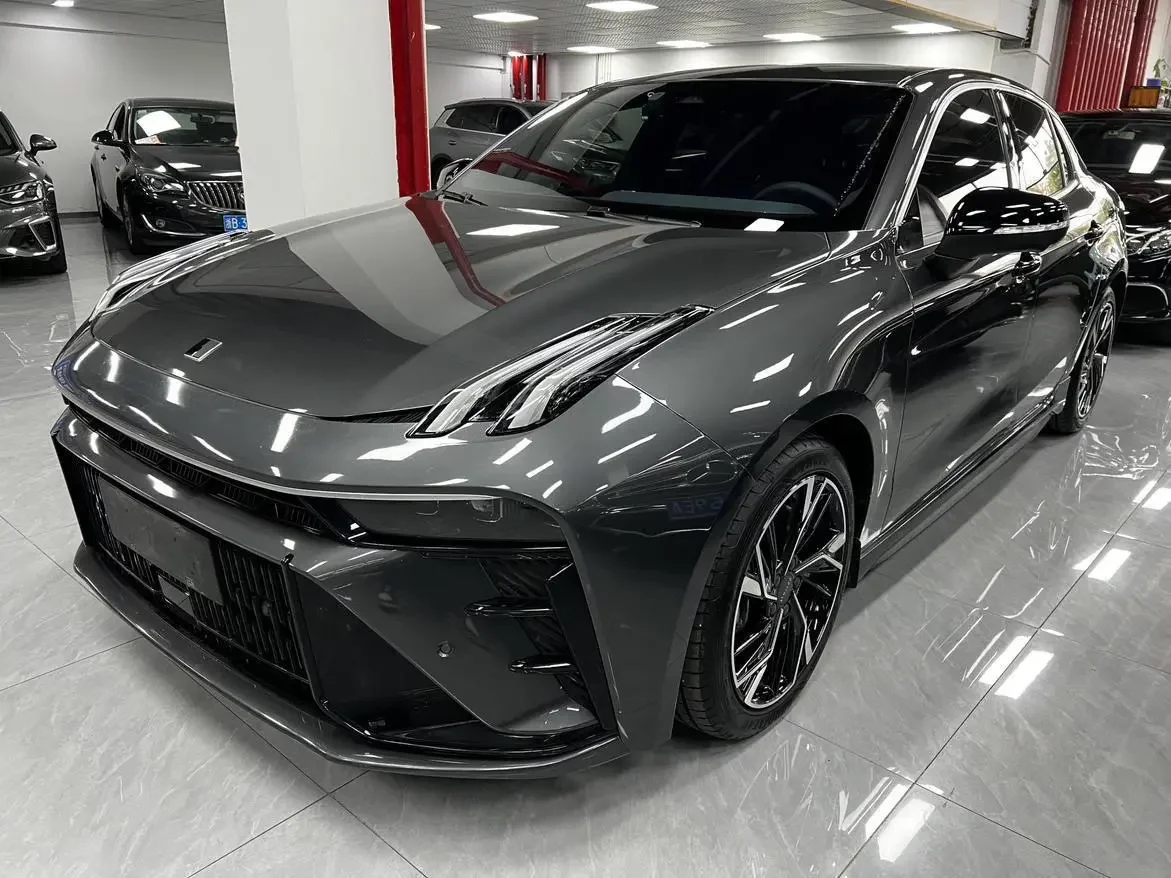 Lynk & Co 03
