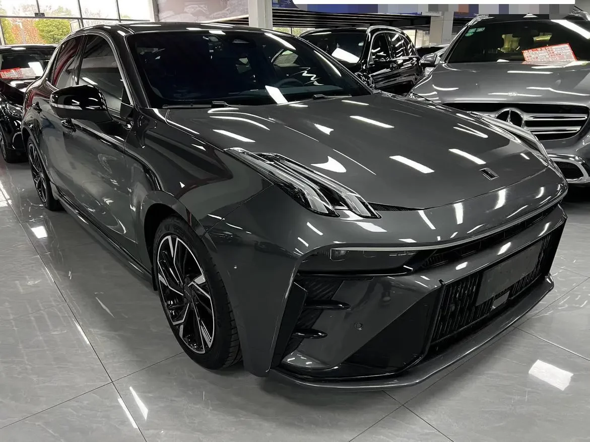 Lynk & Co 03