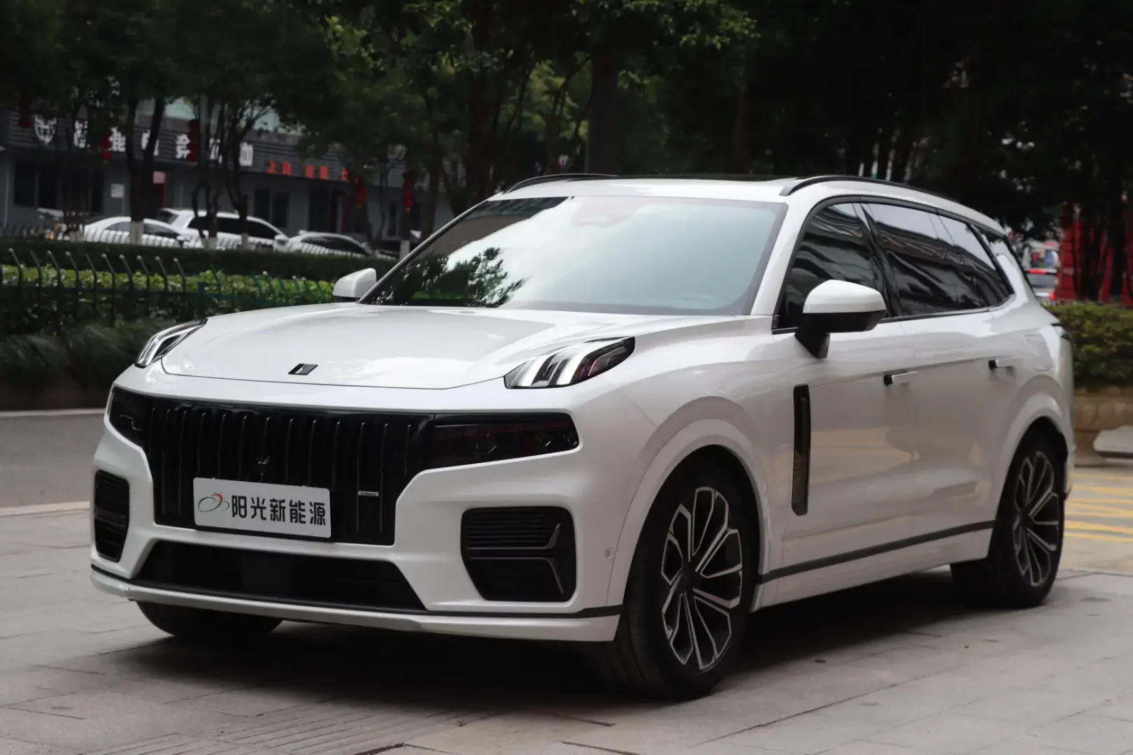 Lynk & Co 09 EM-P