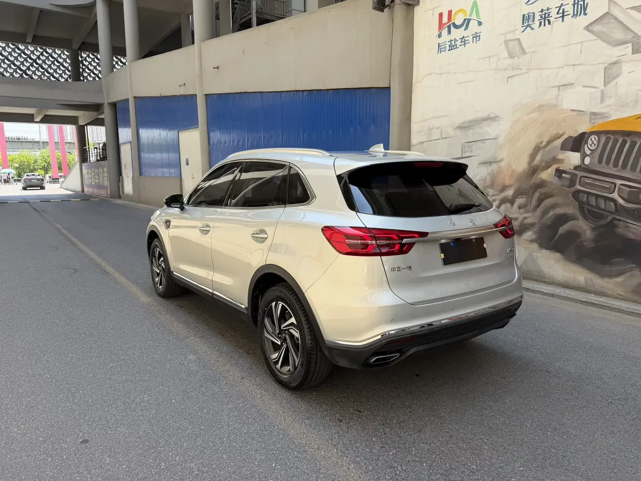 Hongqi HS5