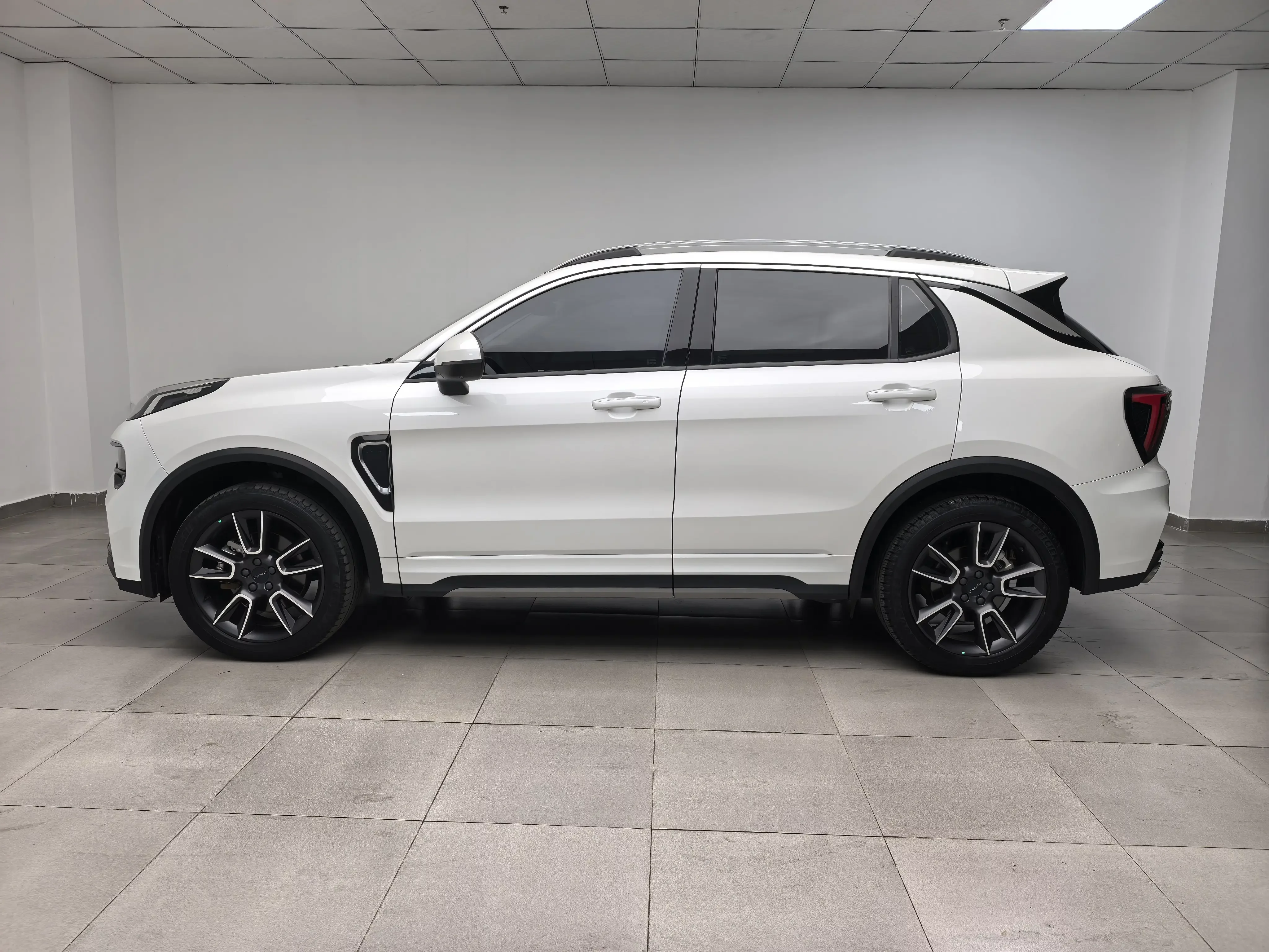 Lynk & Co 01