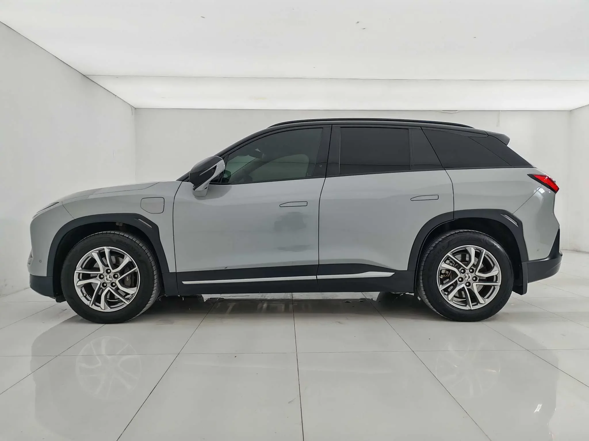 NIO ES6
