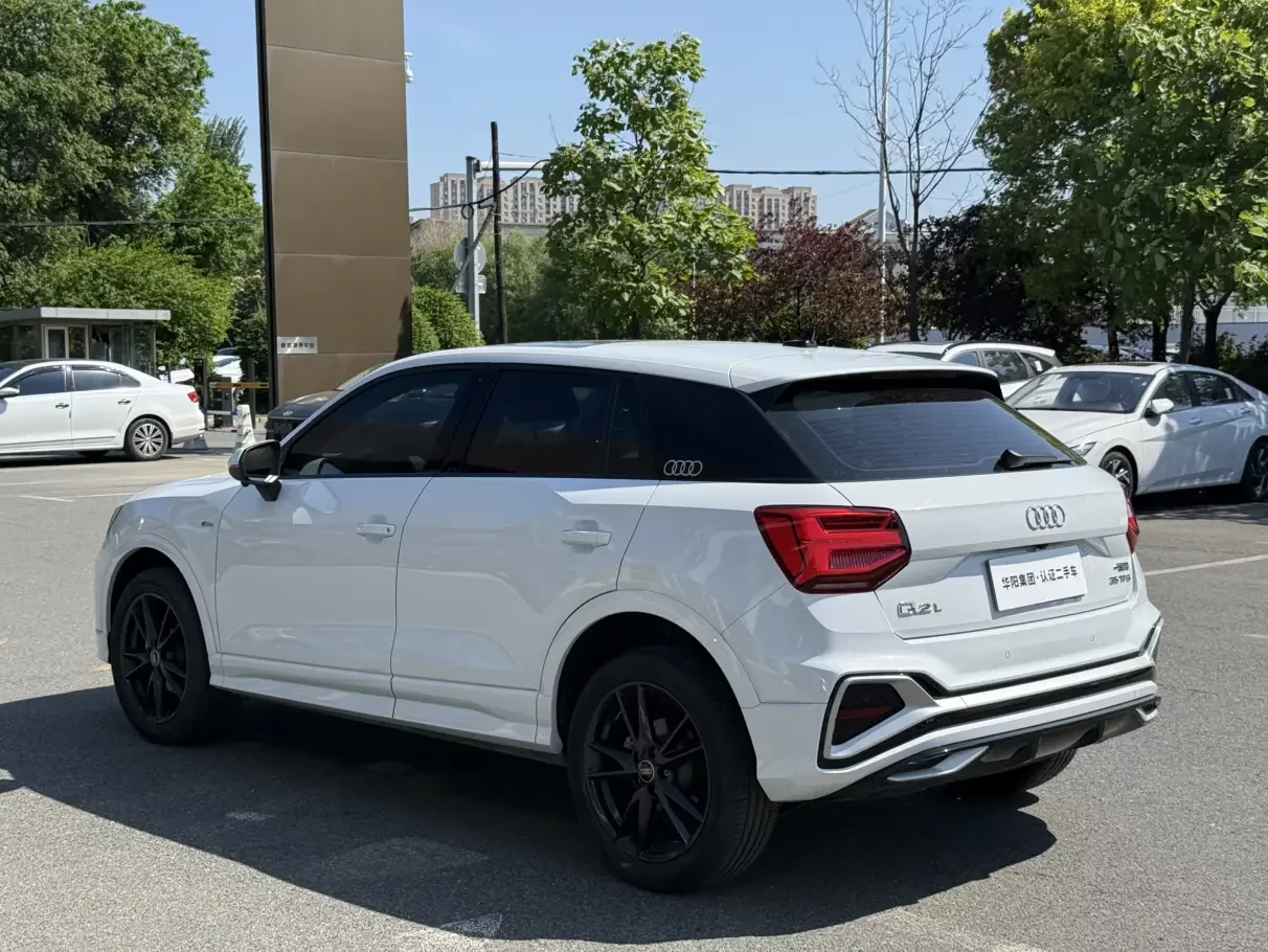 Audi Q2L
