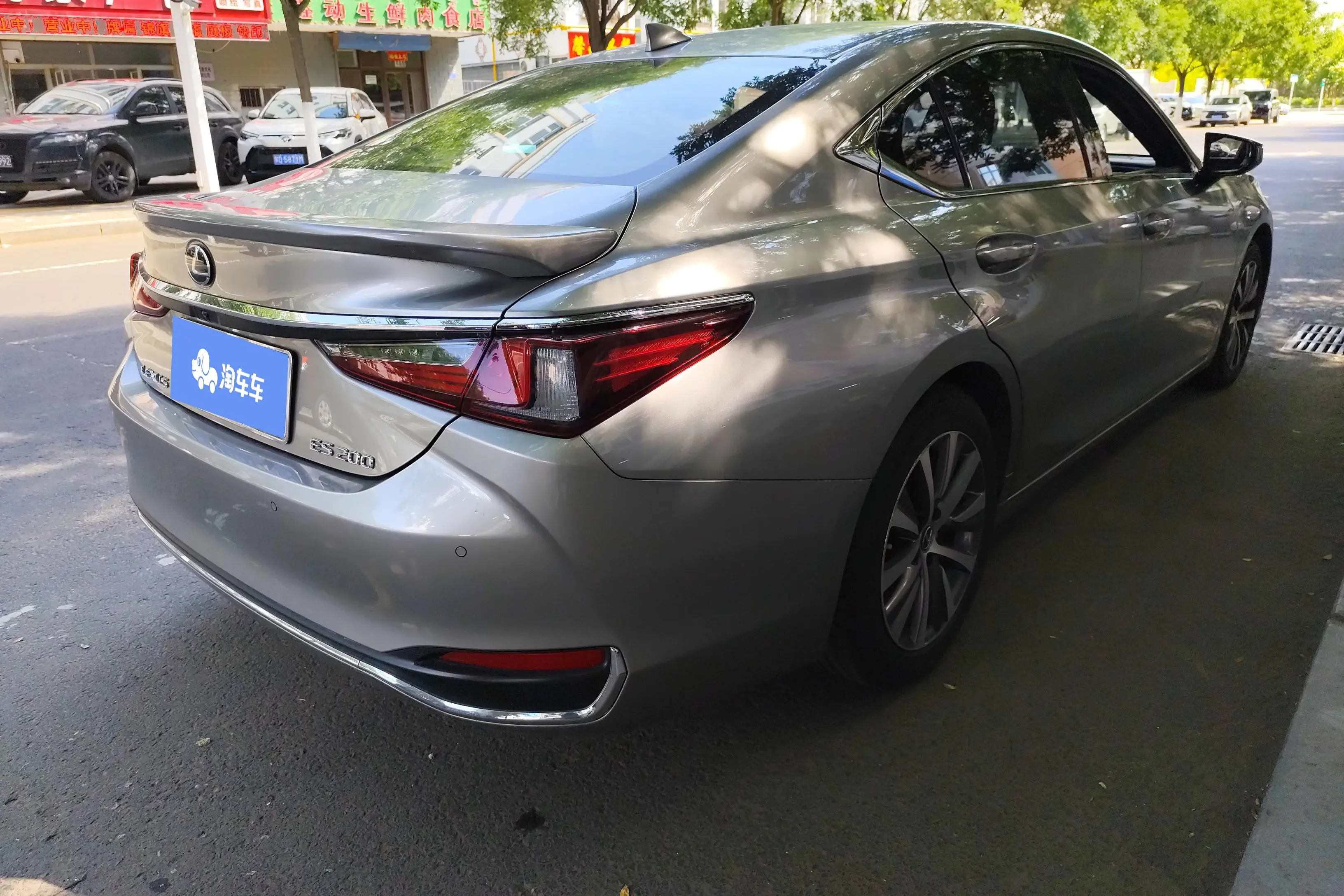 Lexus ES