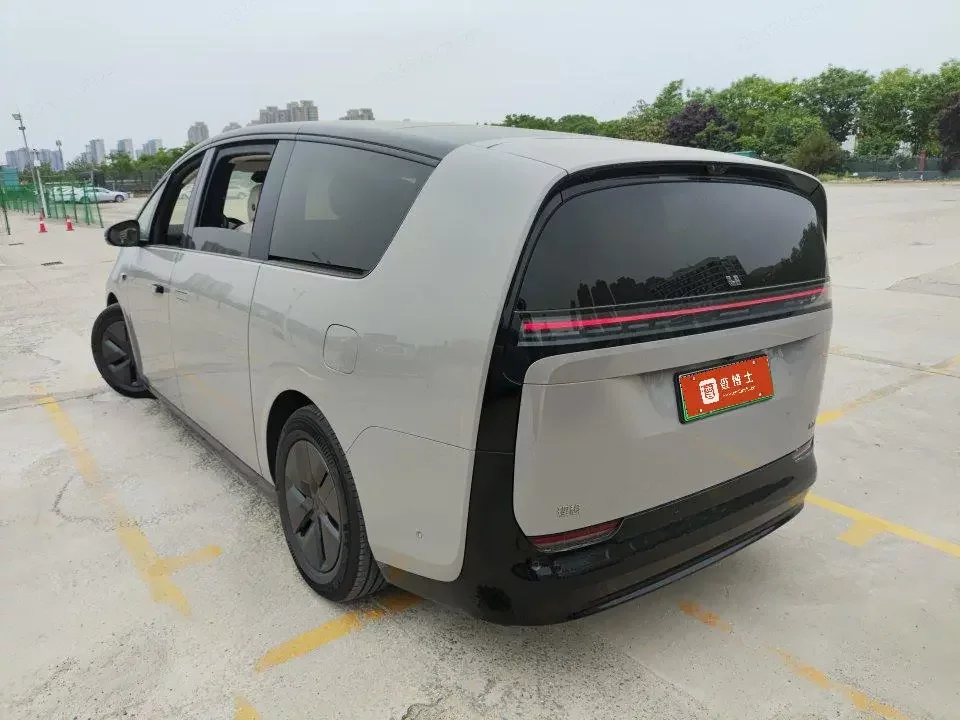 Lixiang MEGA