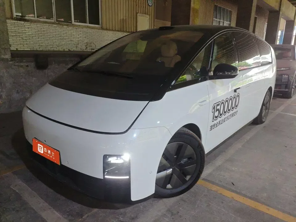 Lixiang MEGA