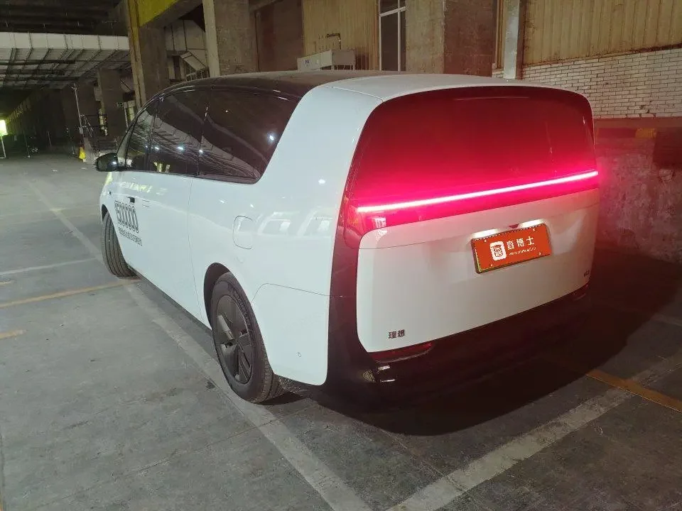 Lixiang MEGA