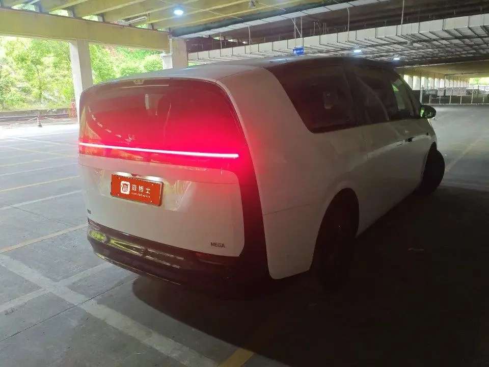 Lixiang MEGA