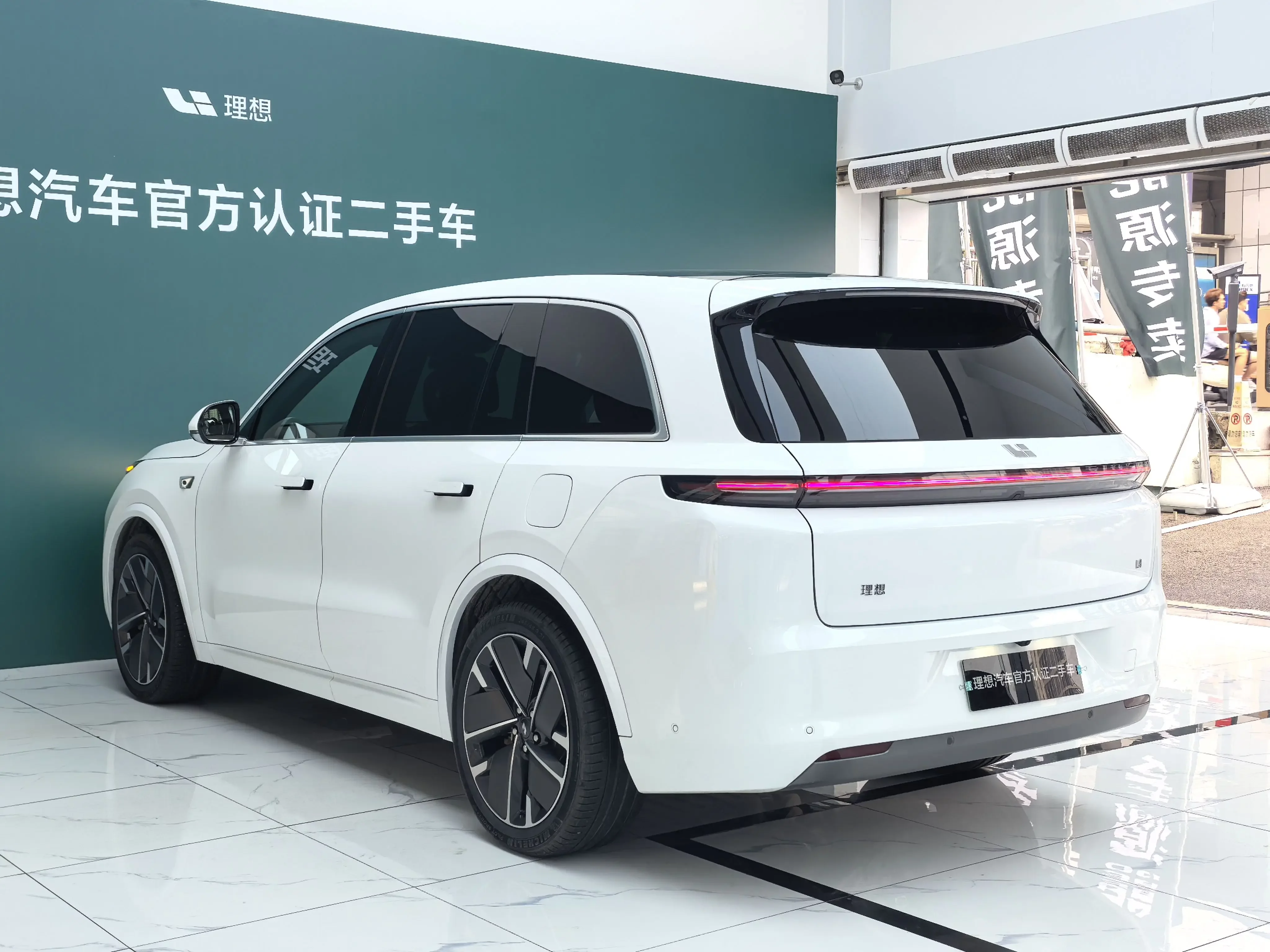 Lixiang L8