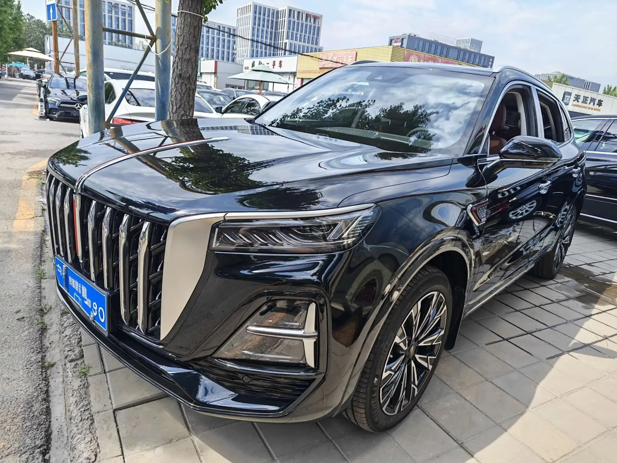 Hongqi HS5